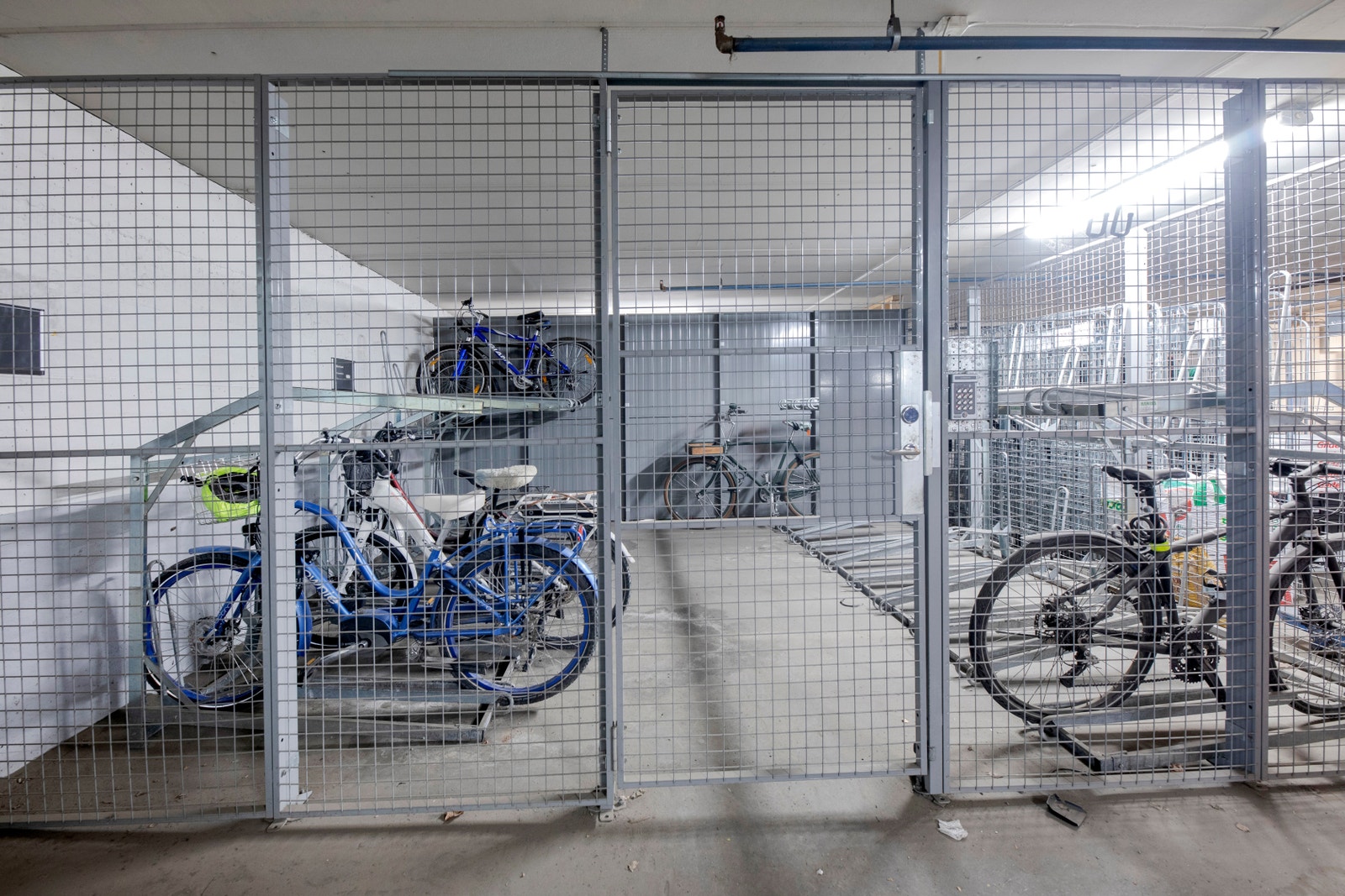 Sykkelparkering i garasjekjeller Galleribilde