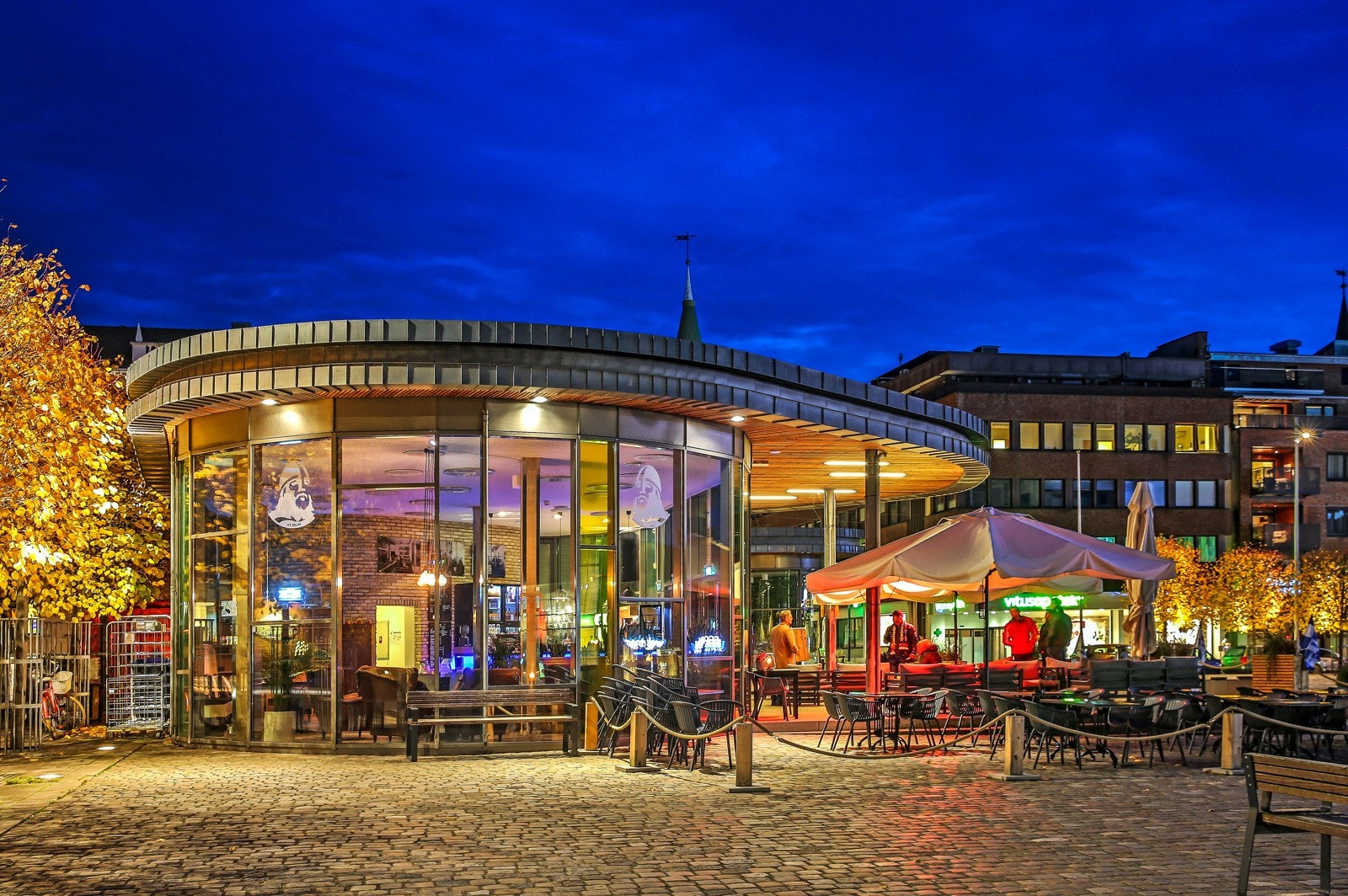 Kort gangsavstand (150 meter) til torget, Storbyen kjøpesenter, buss-stasjon Galleribilde