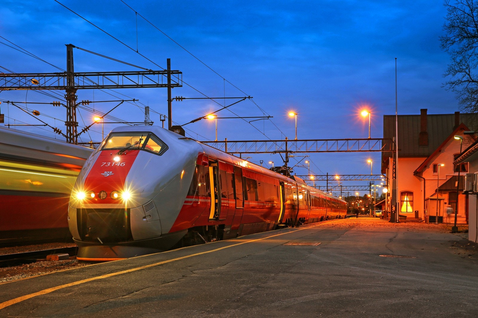 Kort gangavstand (400 meter) til jernbanestasjon Galleribilde