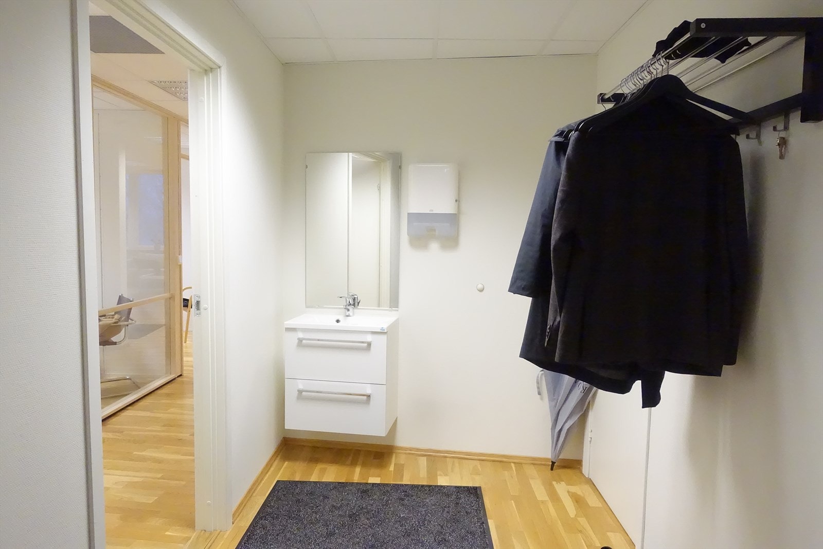 Garderobe og toaletter Galleribilde
