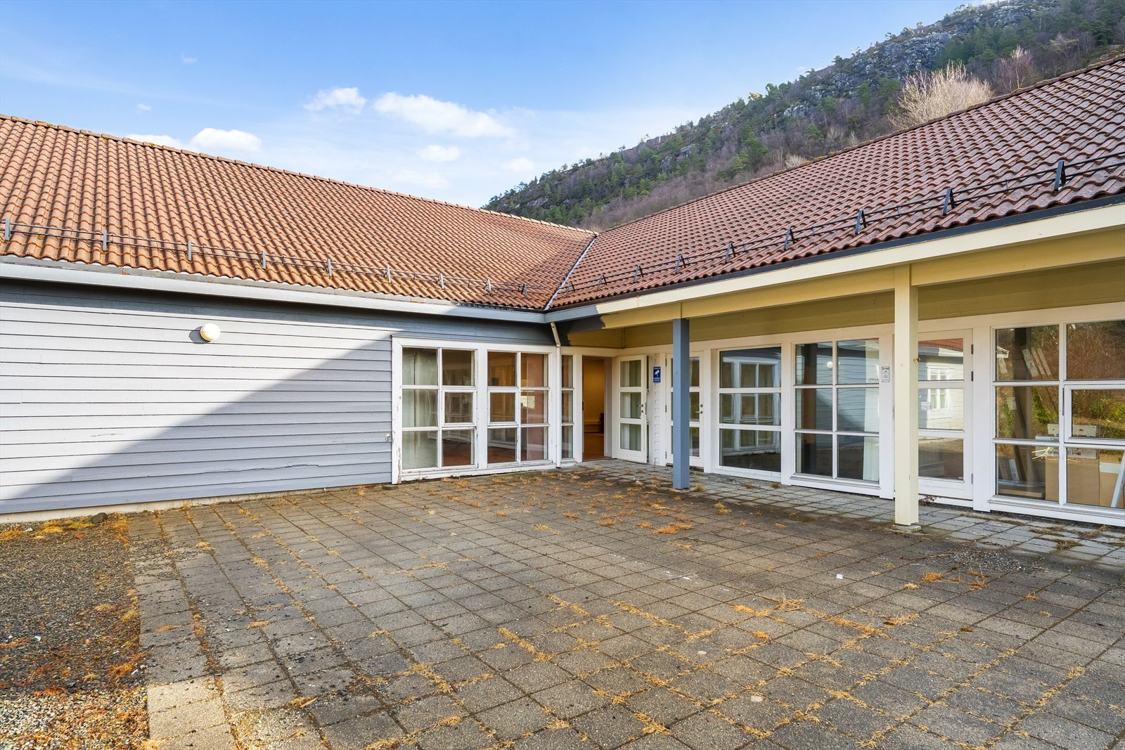 Tilhørende uteområde.