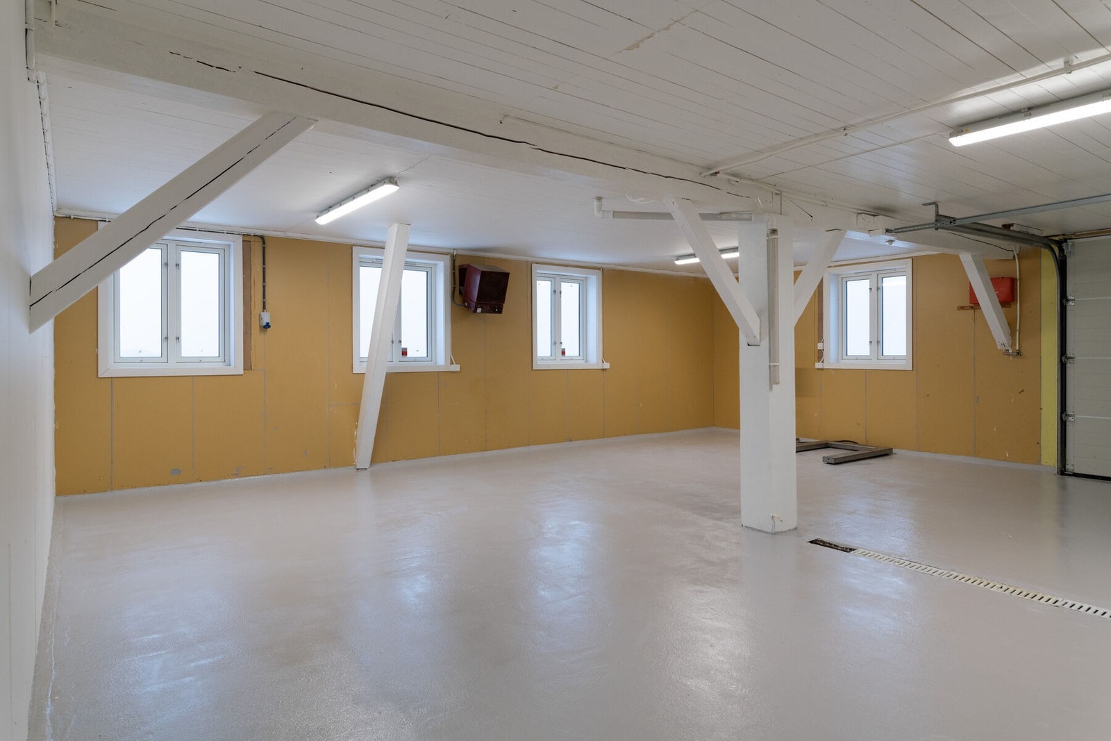 Tidligere rom for mottak er renovert. Rommet er brukt til å ta vare på fangst. Galleribilde