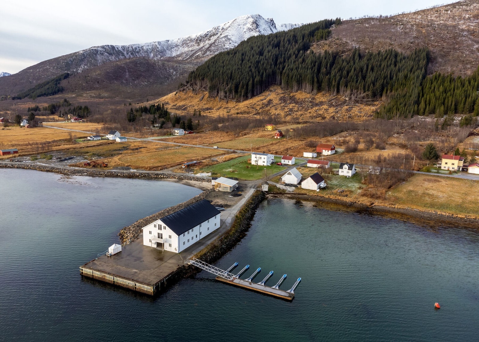 Oversiktsbilde tatt mot sørvest. Andøyas sydspiss har hvite strender for bading og strandliv, og variert turterreng for alle aldersgrupper Galleribilde