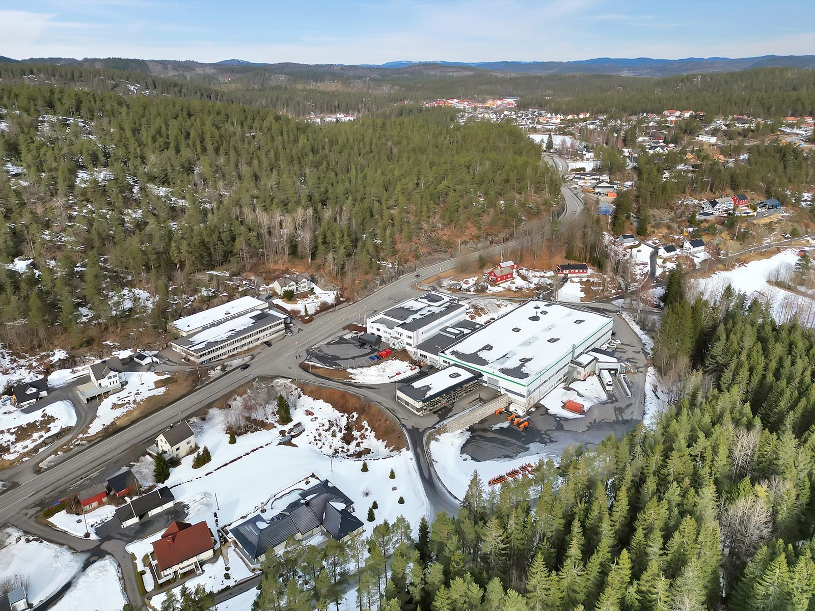 Oversikt mot nordøst. Brokelandsheia og E18 øverst i bildet. Galleribilde