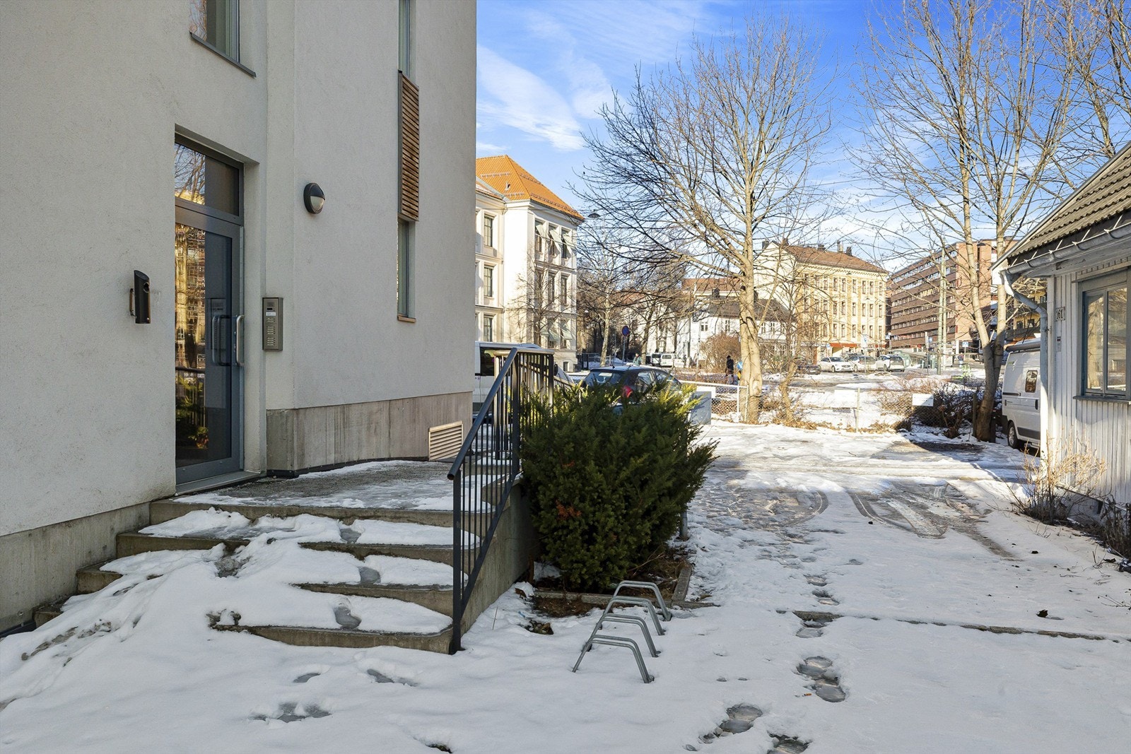 Inngang på byggets bakside
. Galleribilde
