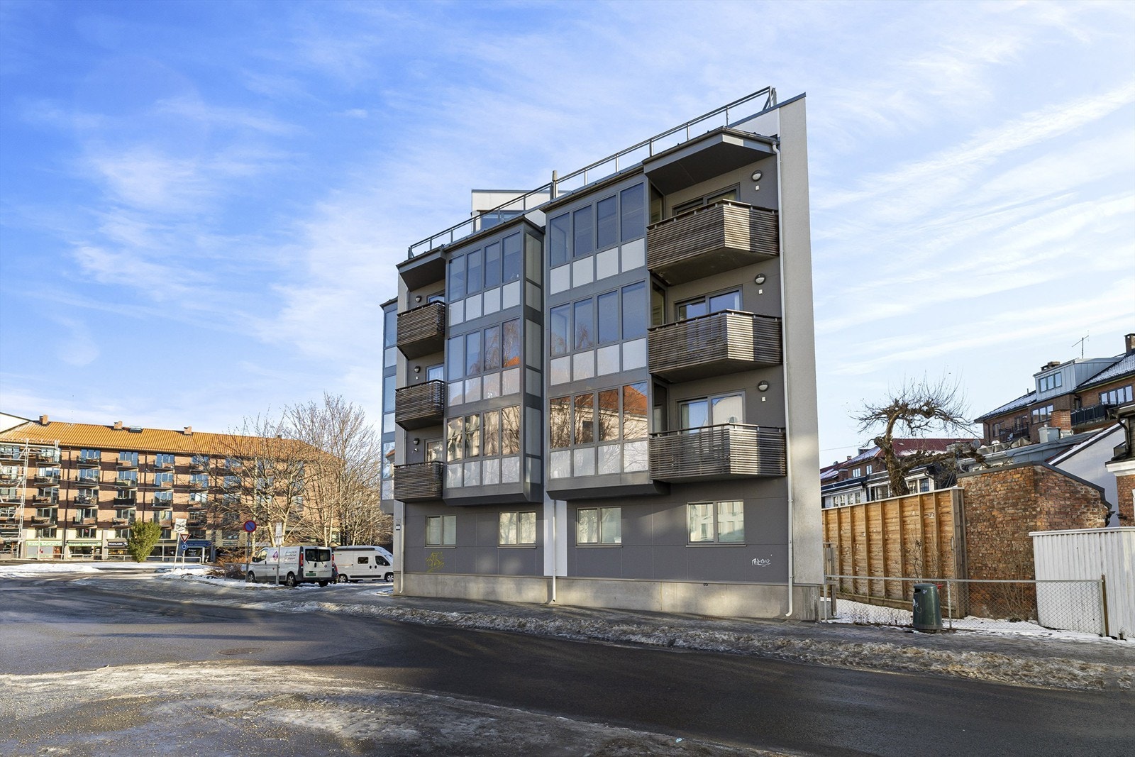 Bygården ble oppført i 2015 og har med det relativt ny standard. Galleribilde