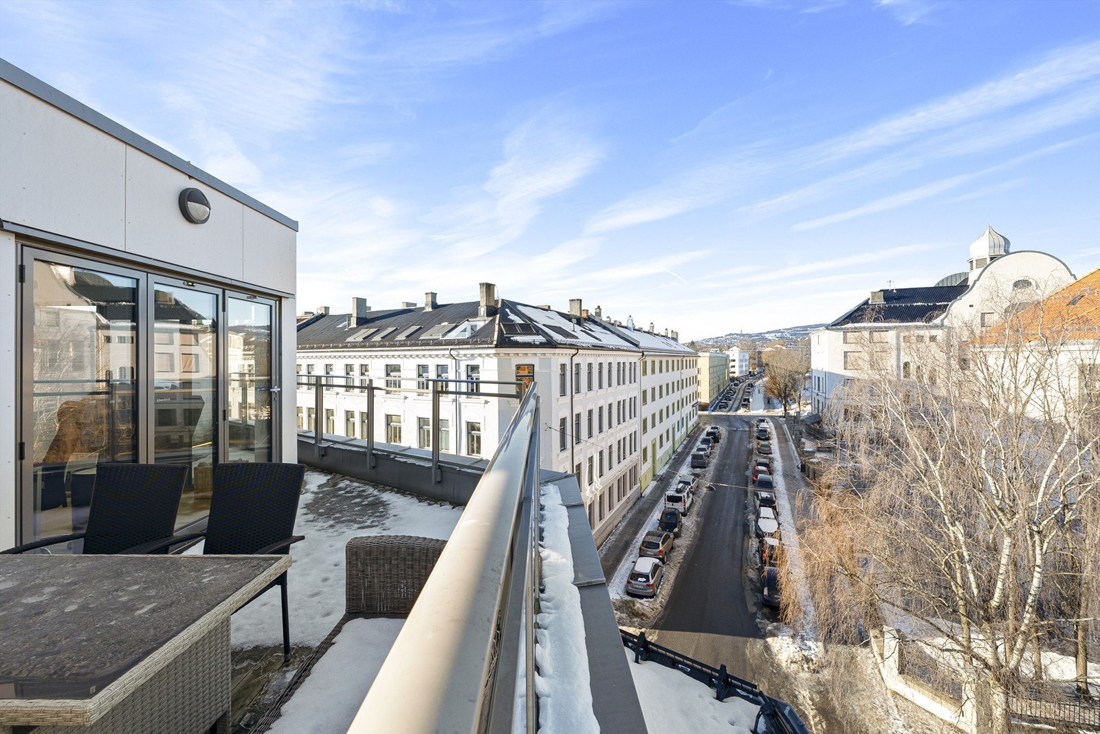 De to toppleilighetene disponerer hver sin private takterrasse med vinterhage. Galleribilde