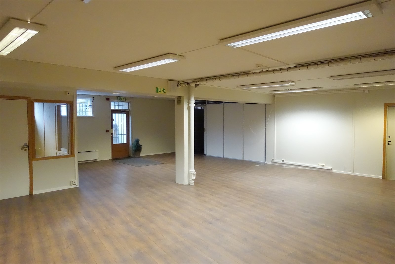 Åpent areal i kjeller med egen inngang Galleribilde