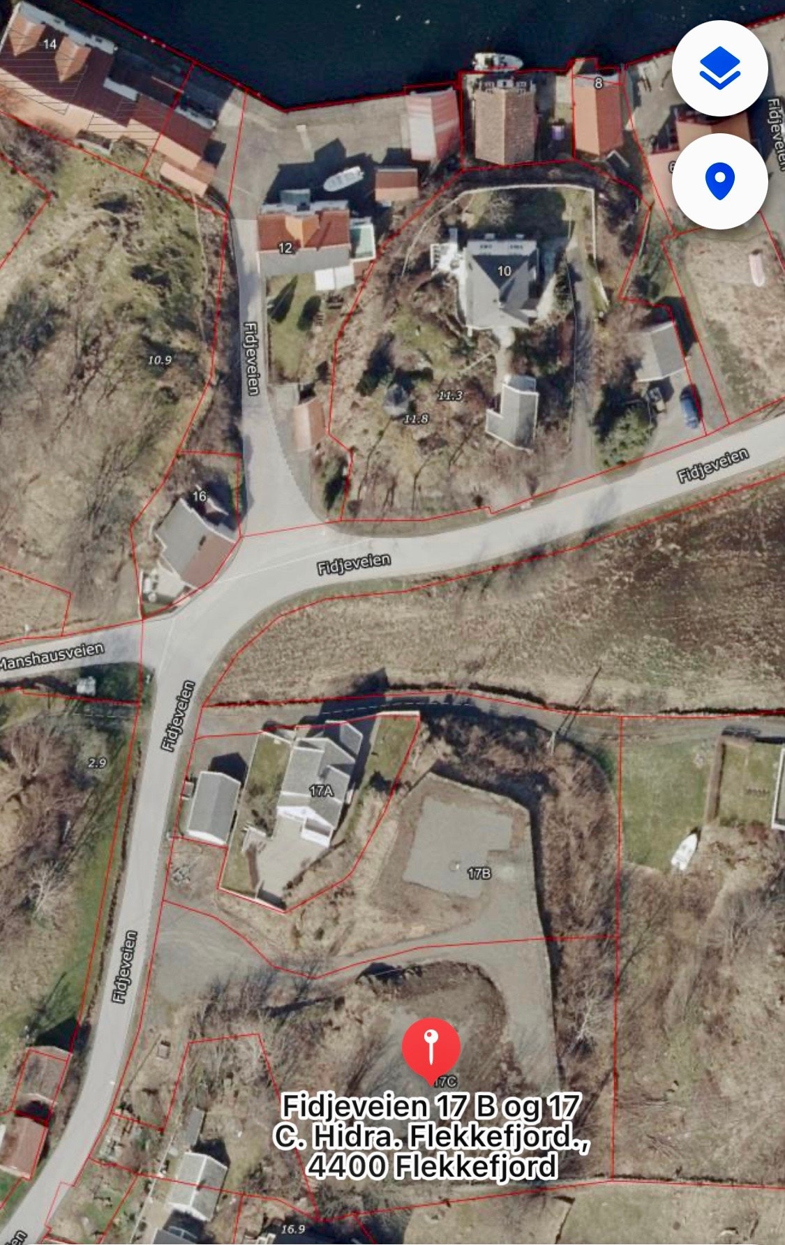 Arealmessig store krem eiendommer i Kirkehamn.
(Tomt 1= ca 1,5 mål, Tomt 2 = 1,7 mål) Galleribilde