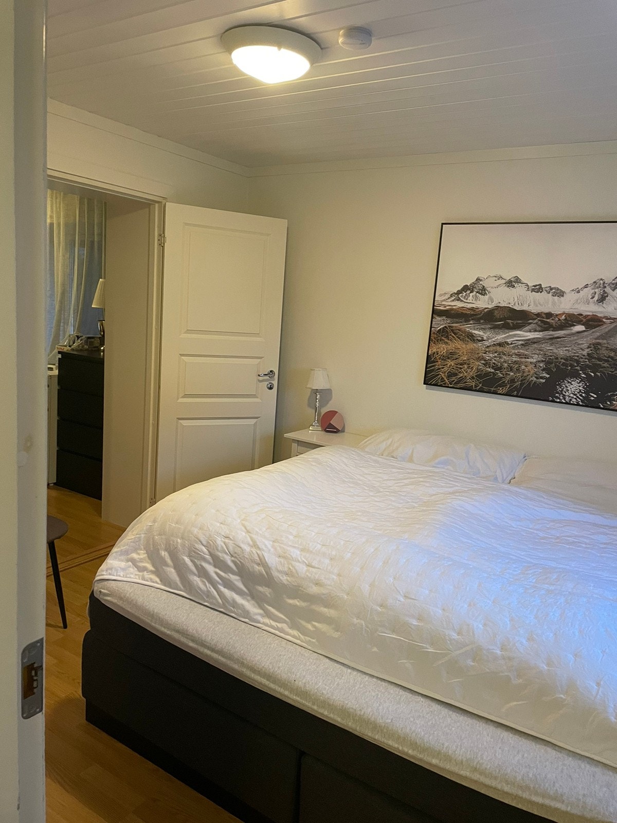 Soverom 1 med møbler Galleribilde