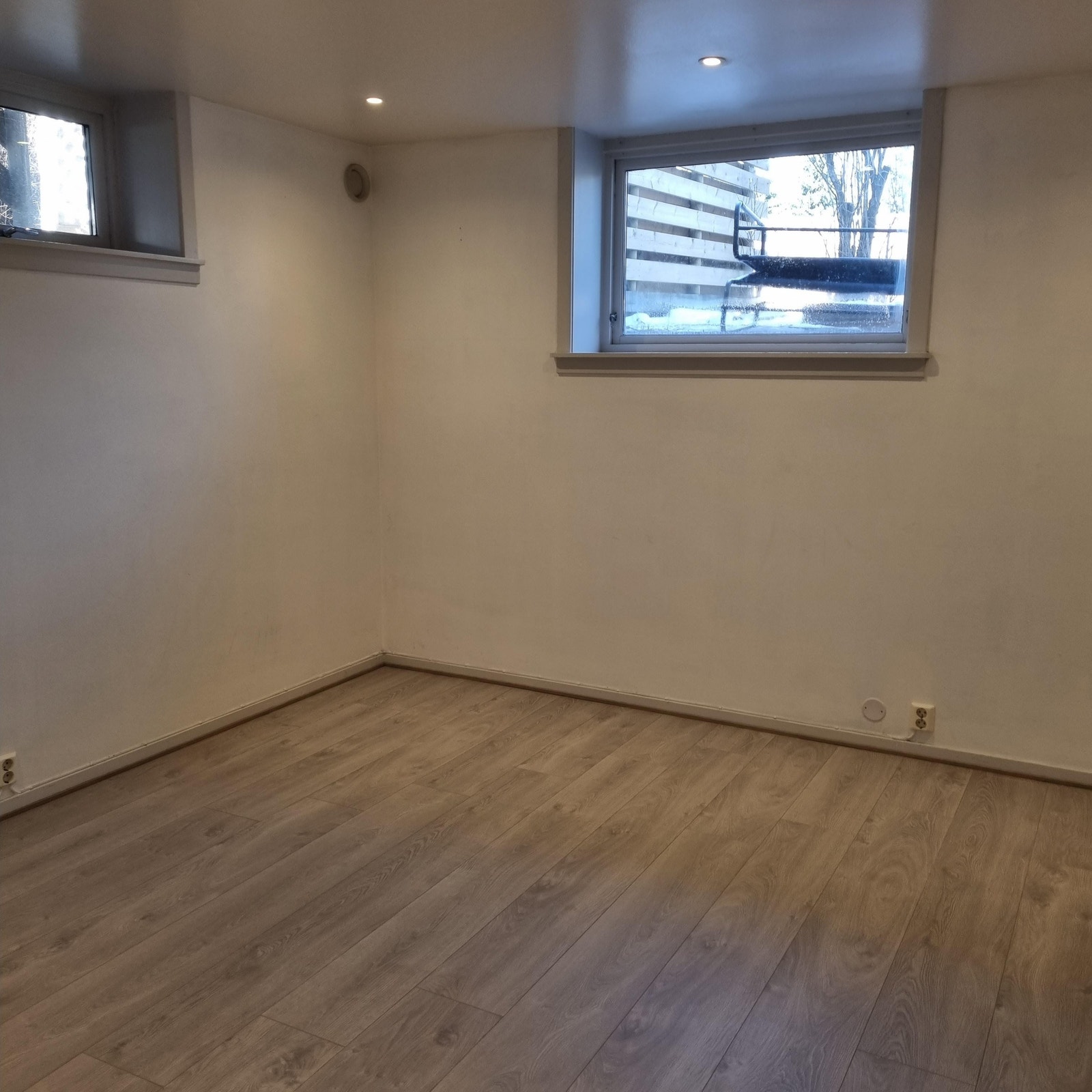 Det er lagt nytt parkett gulv i hele leiligheten Galleribilde