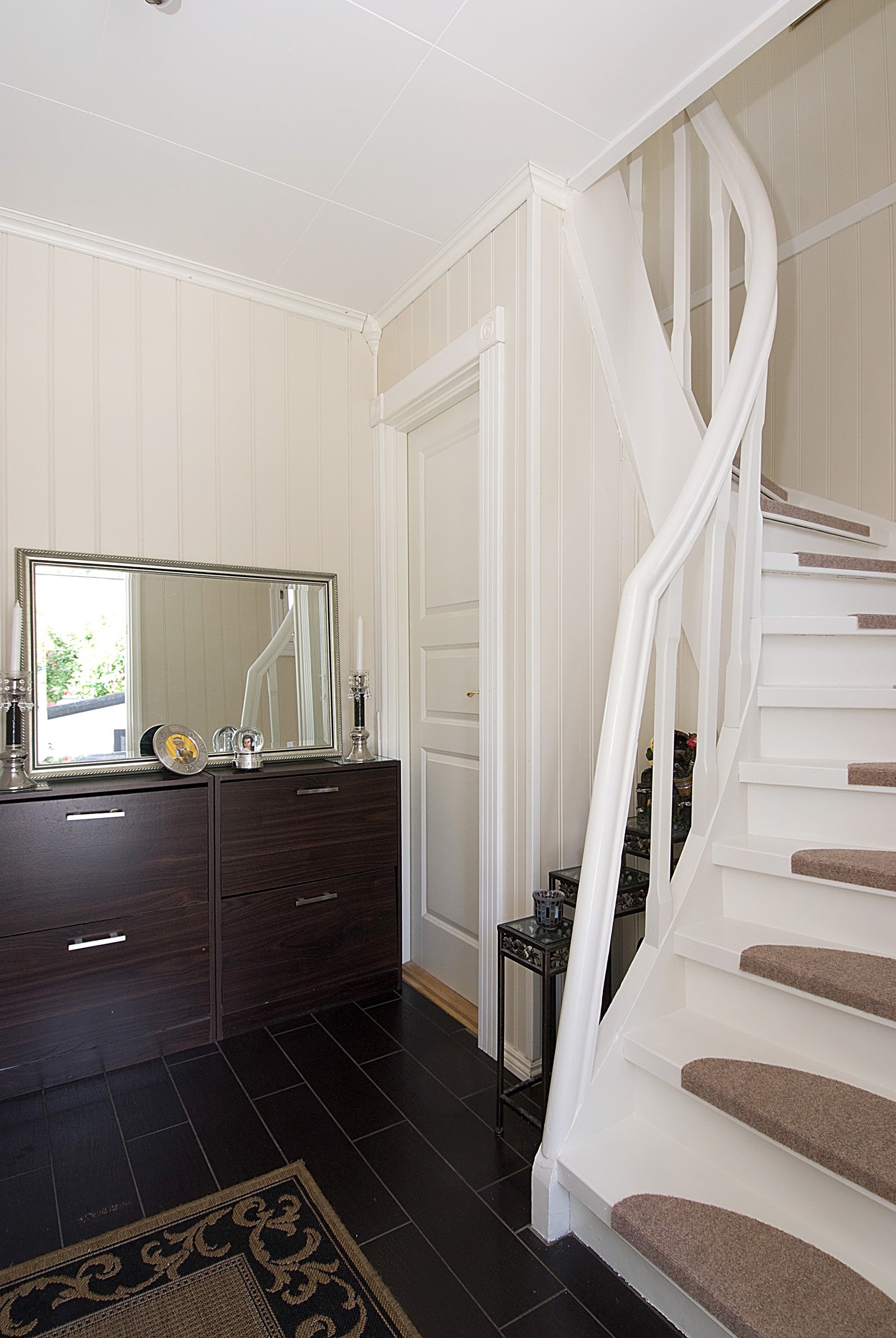 Velkommen inn! Trappegang i 1.etg. Galleribilde