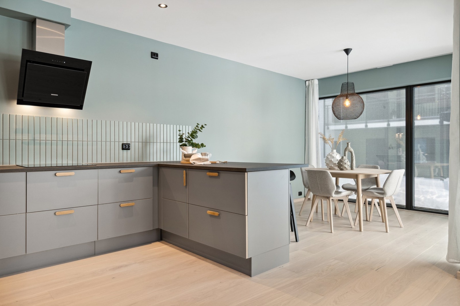 Kjøkkenet har god benkeplass og smarte løsninger. Galleribilde