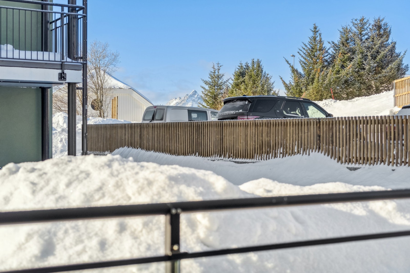 Fra terrassen kan du skimte den majestetiske Skottind. Galleribilde