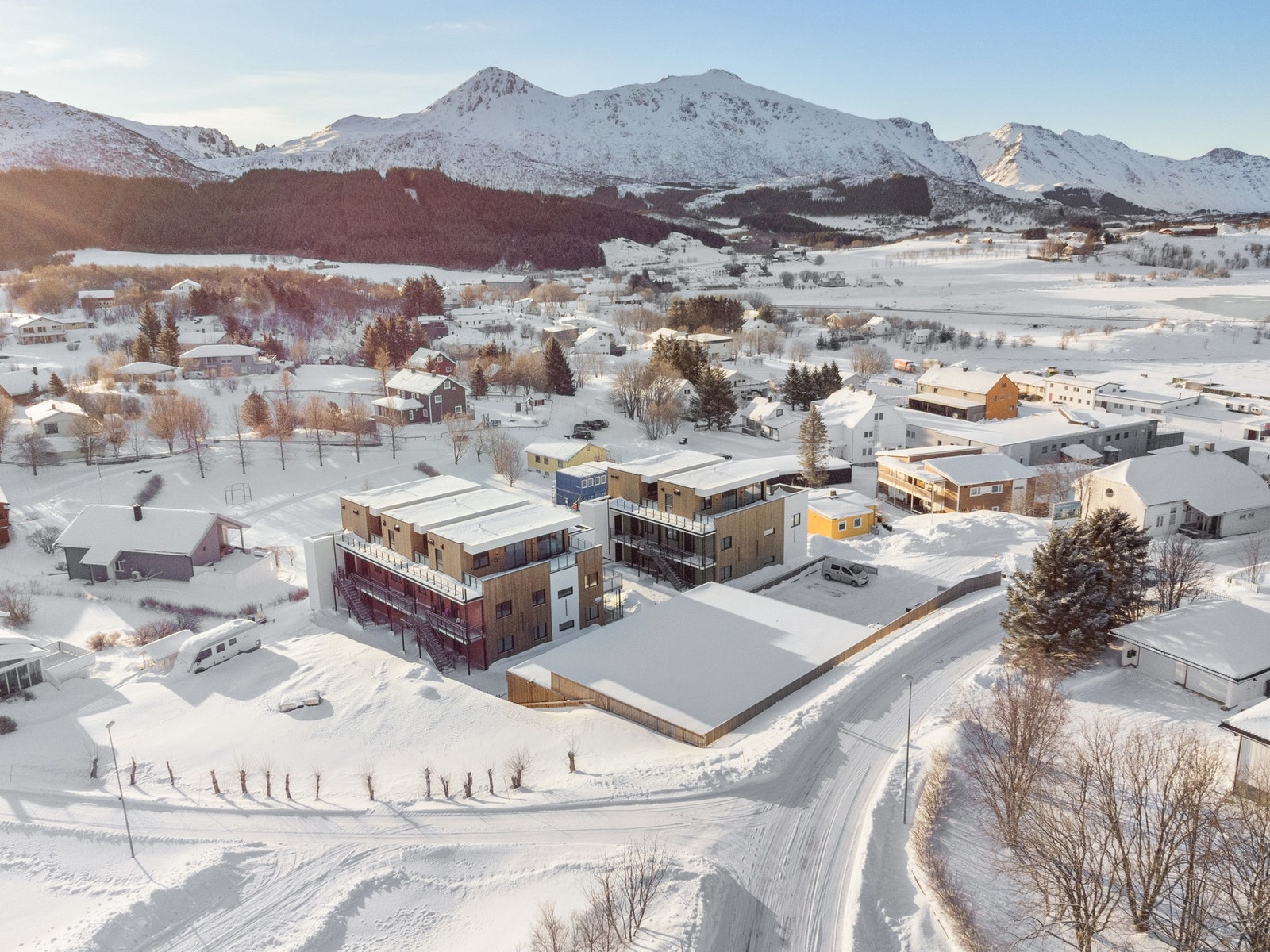 Tomta er ca. 2921 m2 og disponerers av sameiet som et fellesareal. Galleribilde