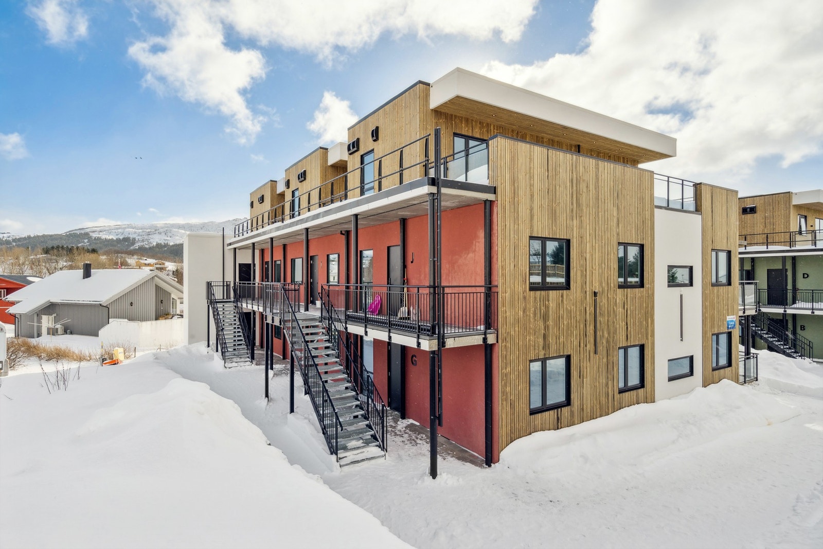 Leiligheten ligger på første plan og har trappefri adkomst. Galleribilde