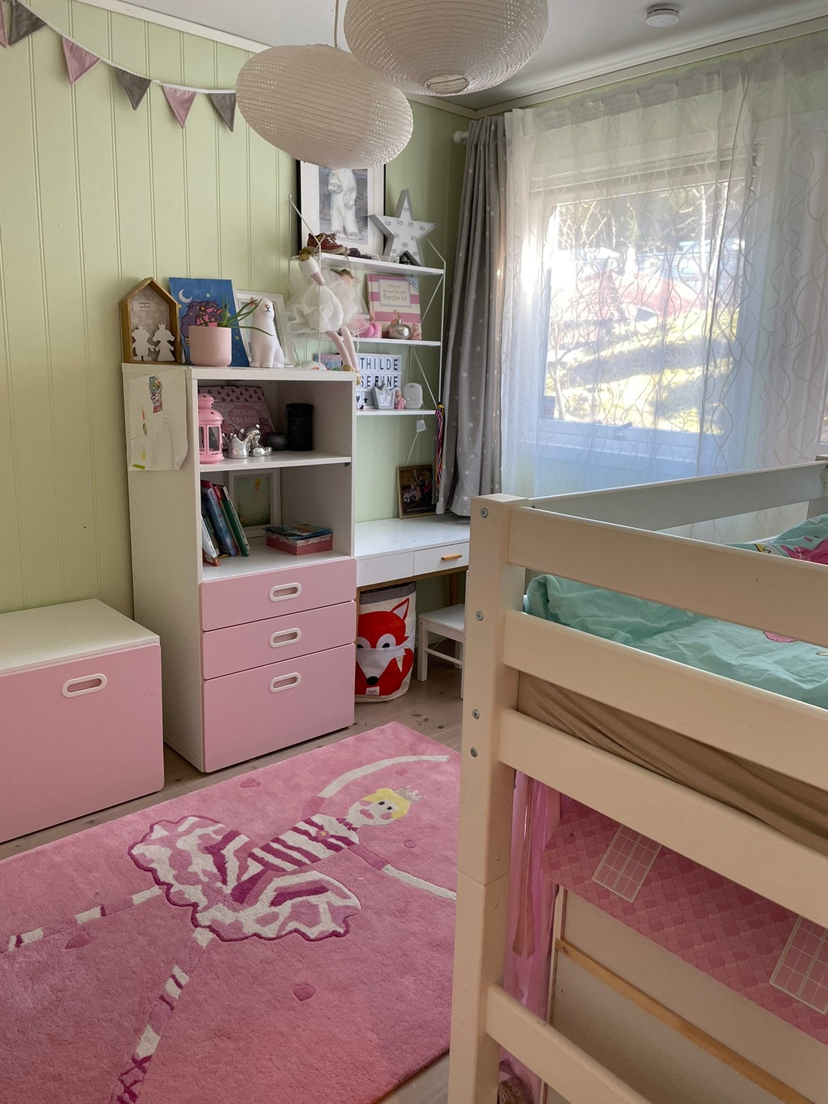 Ett rosa tema går igjen :) også her god oppbevaring Galleribilde