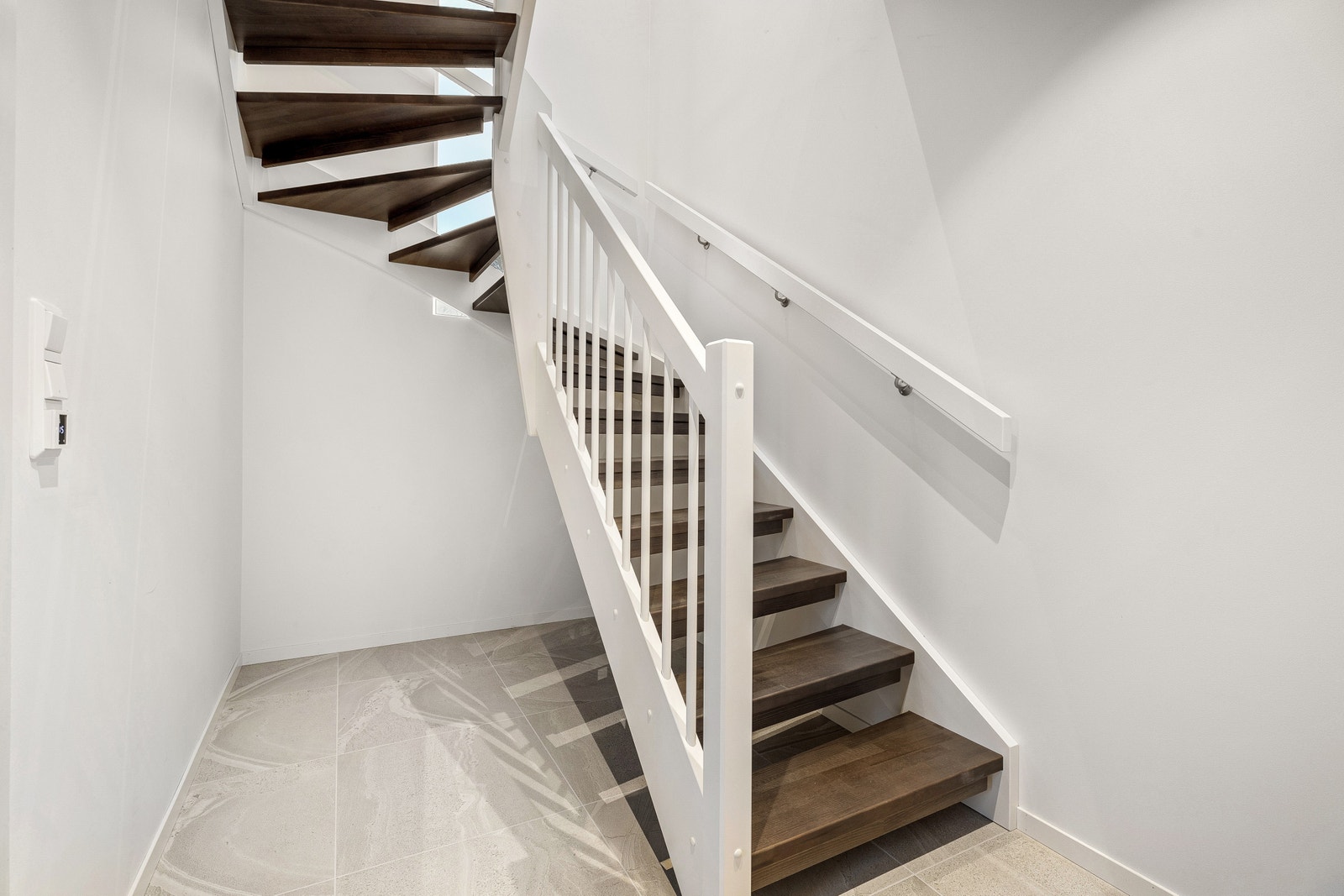 Flislagt gang/entre Galleribilde