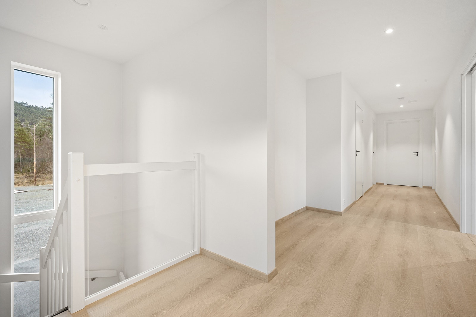 Glassrekkverk på toppen av trappen Galleribilde