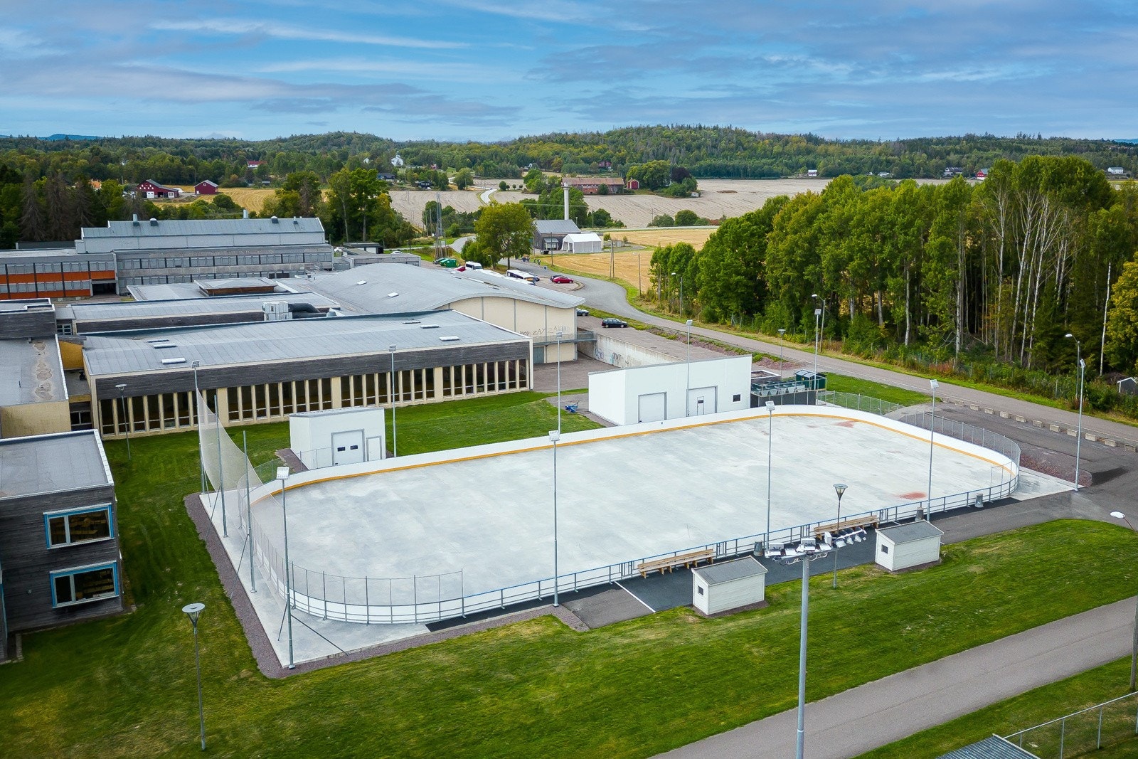 Det er kort vei til Hvitstein stadion med blant annet fotballbaner og skøytebane. Galleribilde