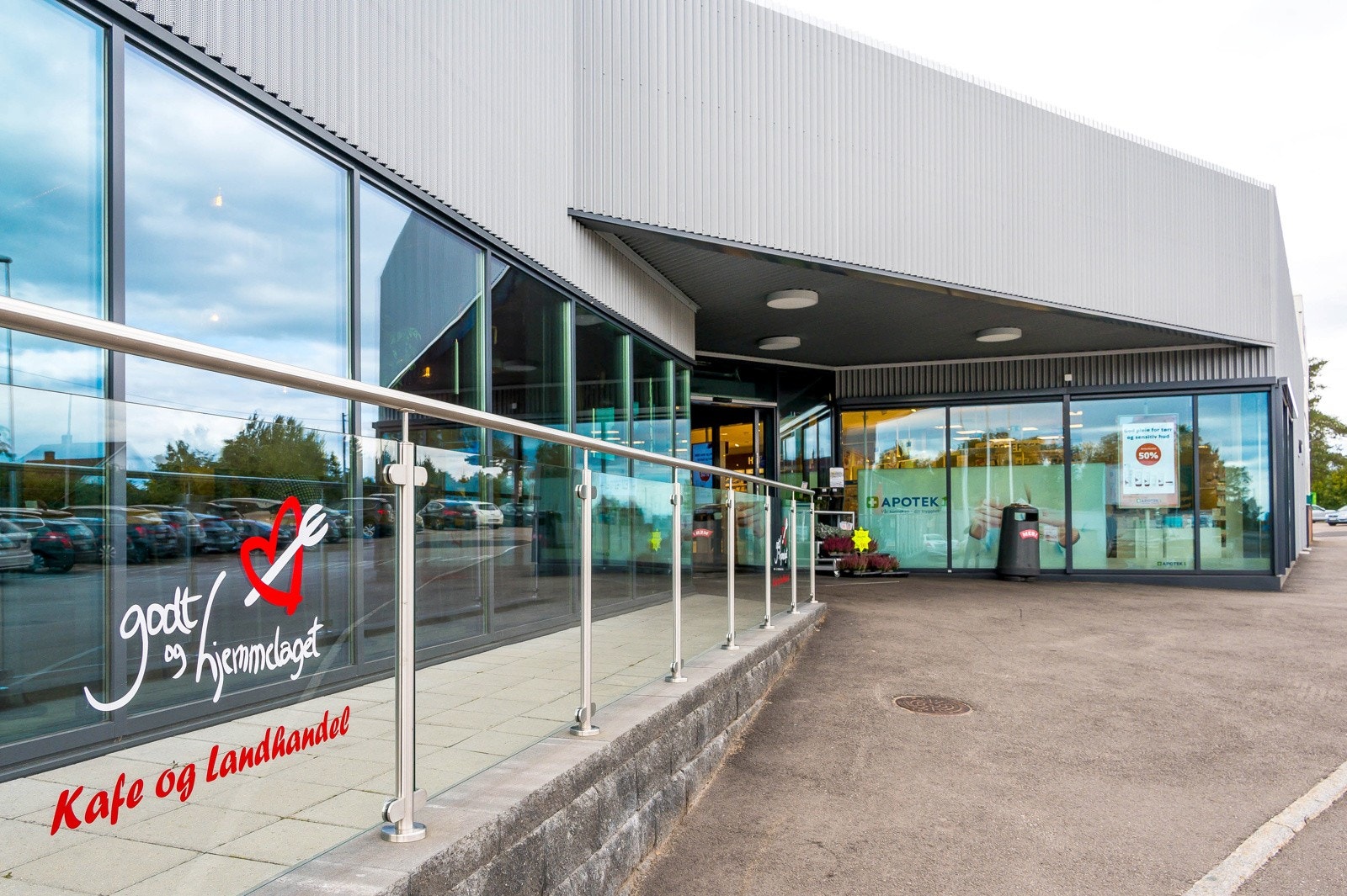 Holmestrand har det meste du trenger til både hverdag og fest - og en pust i bakken Galleribilde
