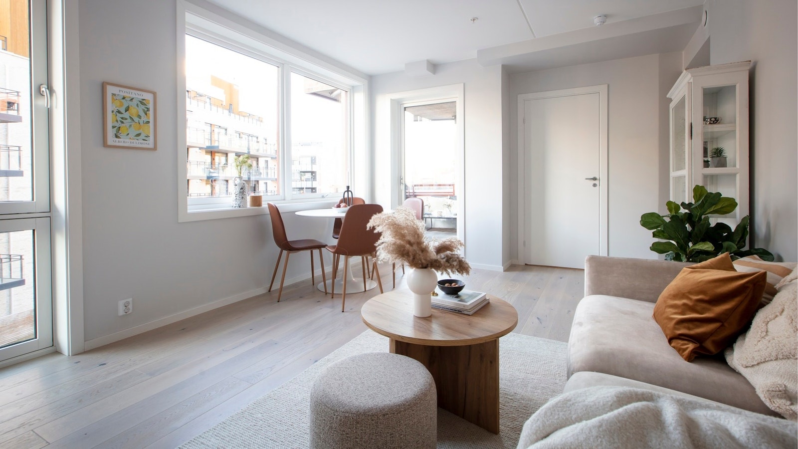 Stue med utgang balkong Galleribilde