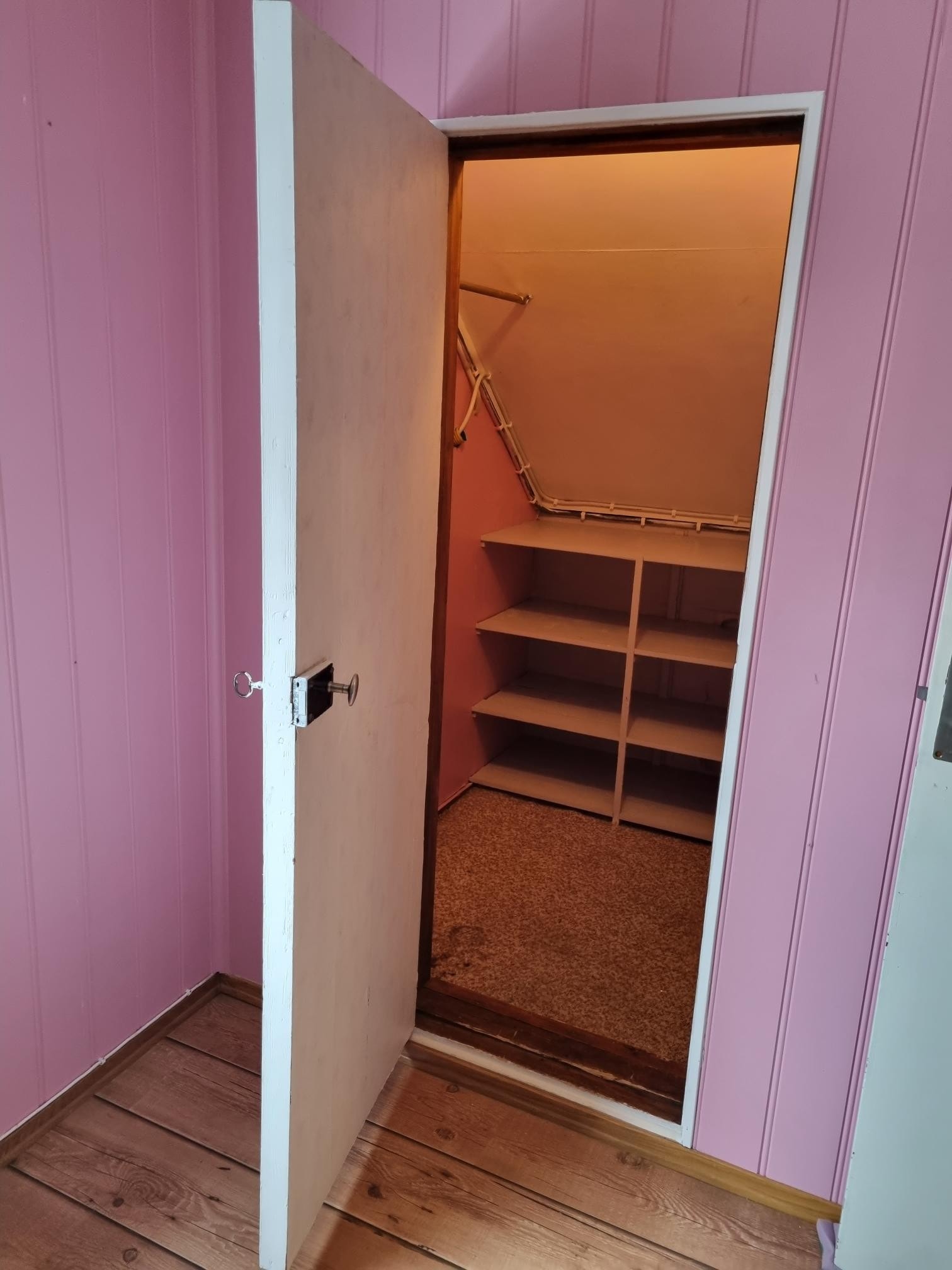 Praktisk klesskap. Galleribilde