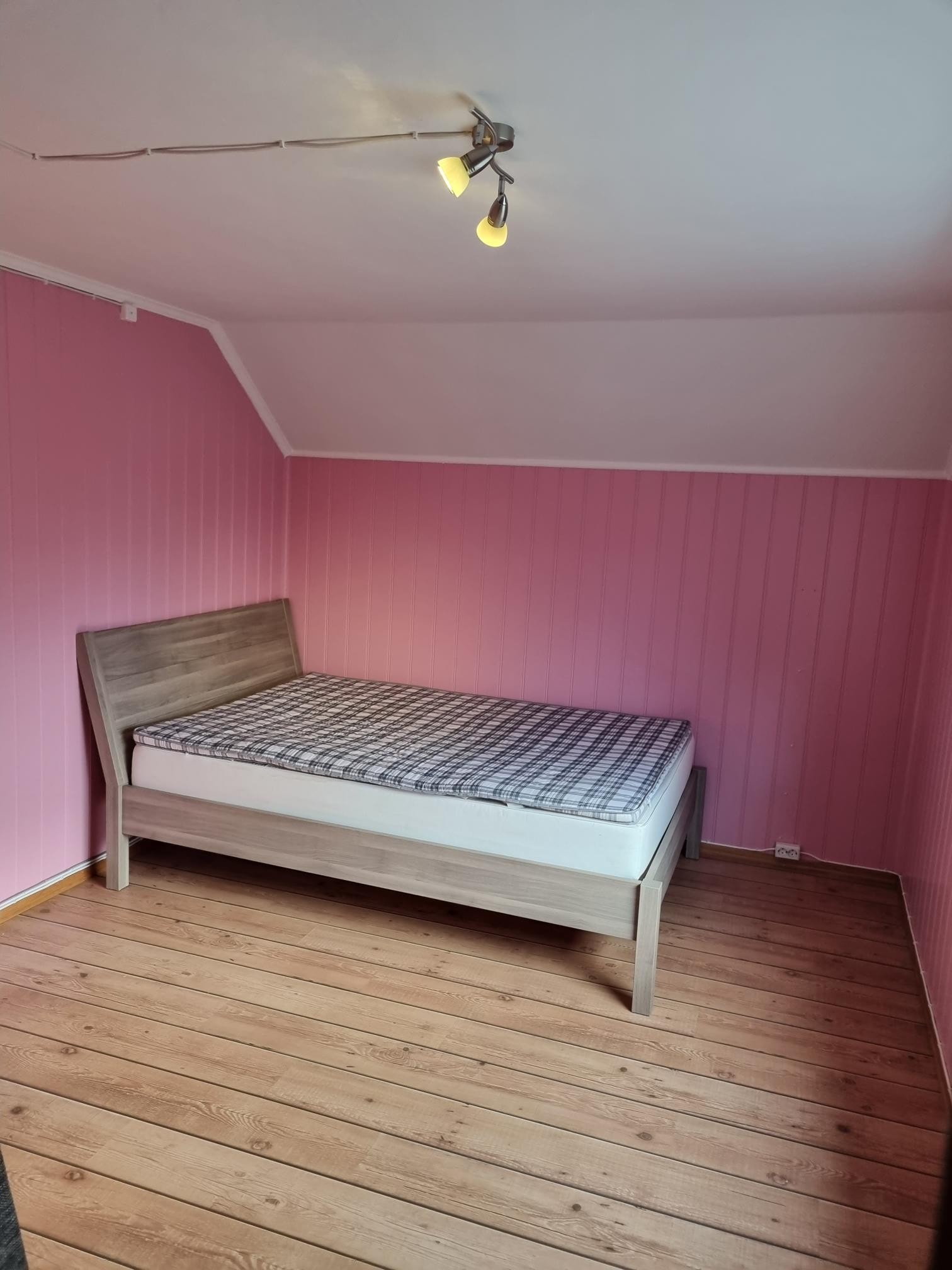 140 seng. Galleribilde