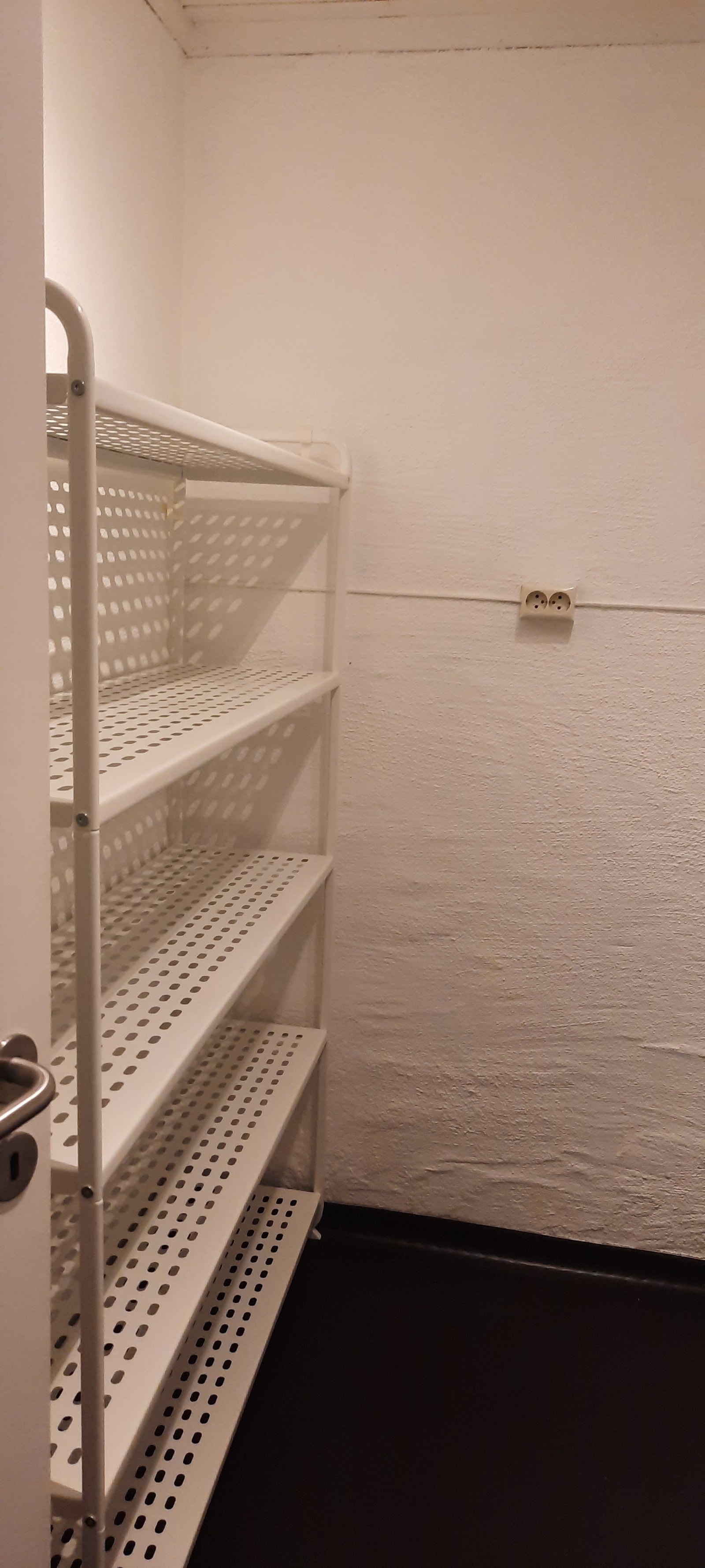 Vaskerom med hyller Galleribilde
