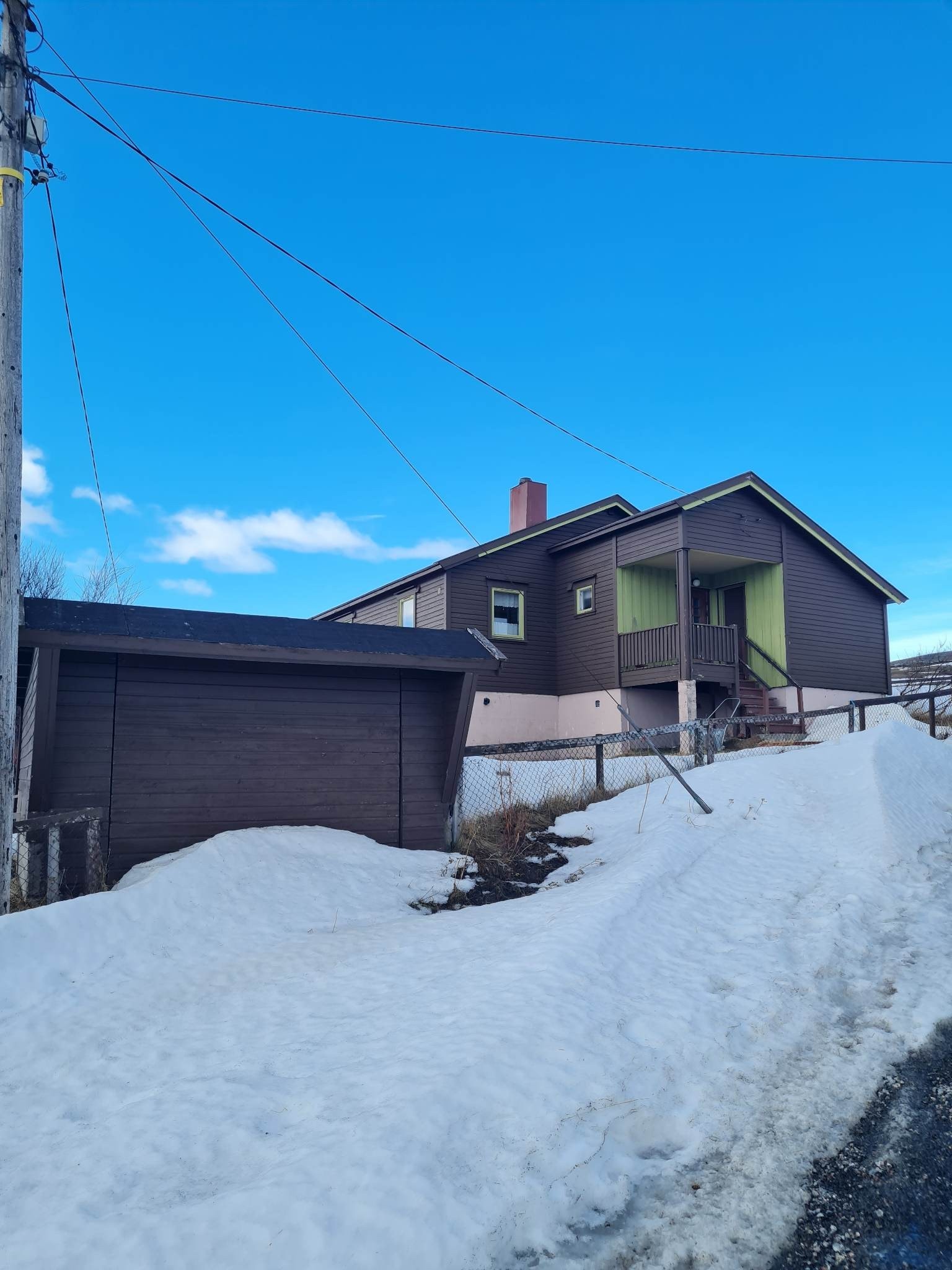 Fasade med garasje Galleribilde