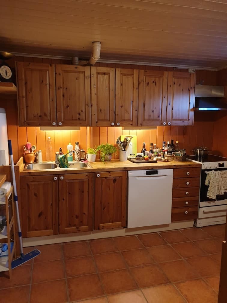 Kjøkken, har kjøleskap og komfyr hvis det er ønskelig. Galleribilde