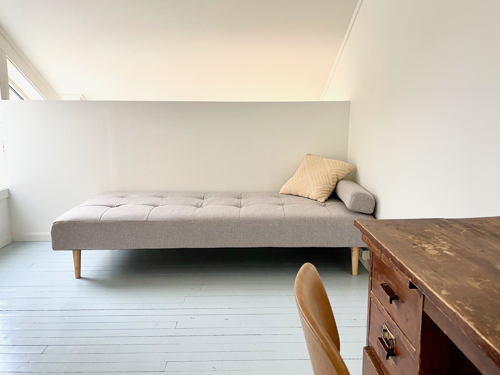 Enkeltseng på loftet, 90 cm Galleribilde