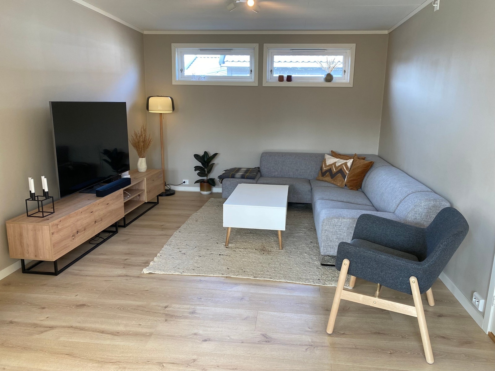 Tv-hjørnet. Smart-tv med de fleste kanaler (streaming). Galleribilde