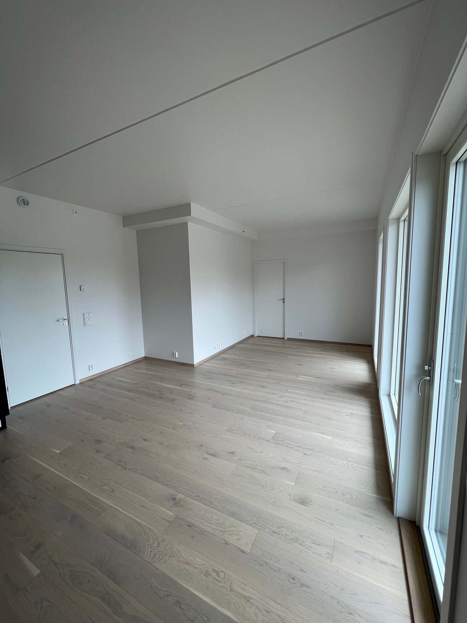 Stor og lys stue. Galleribilde