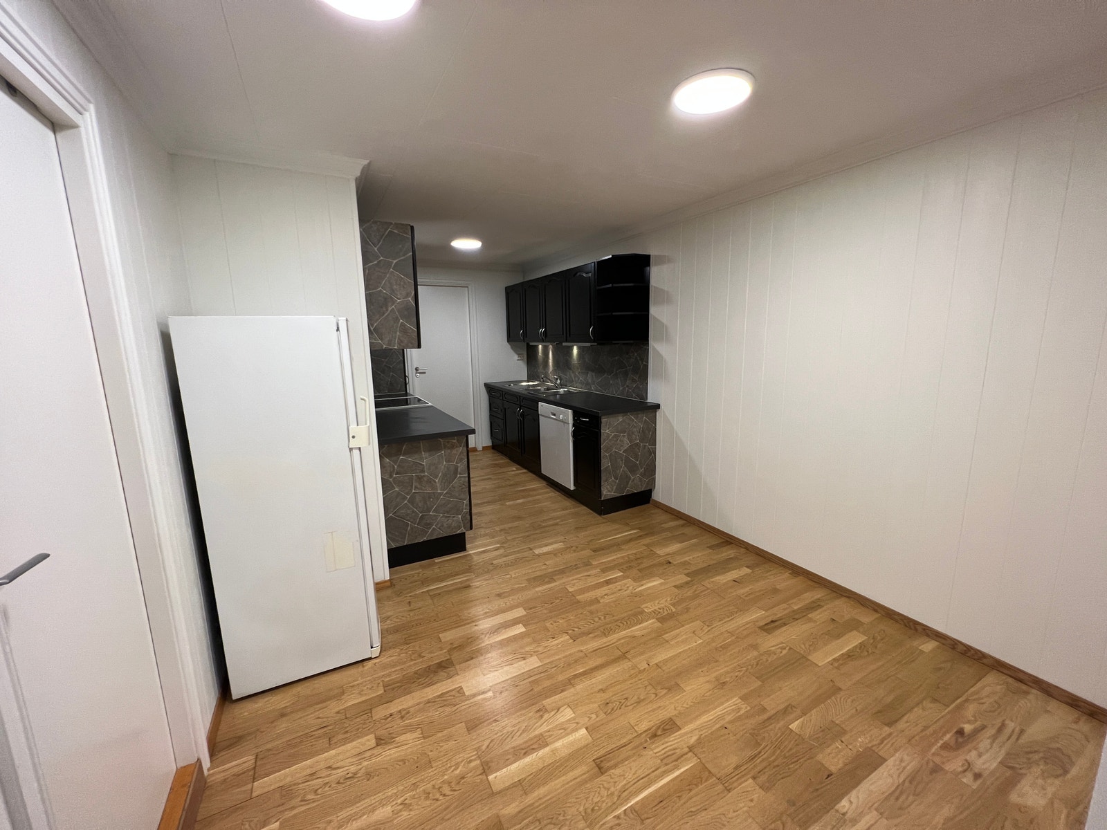 Kjøkken med plass til spisebord Galleribilde