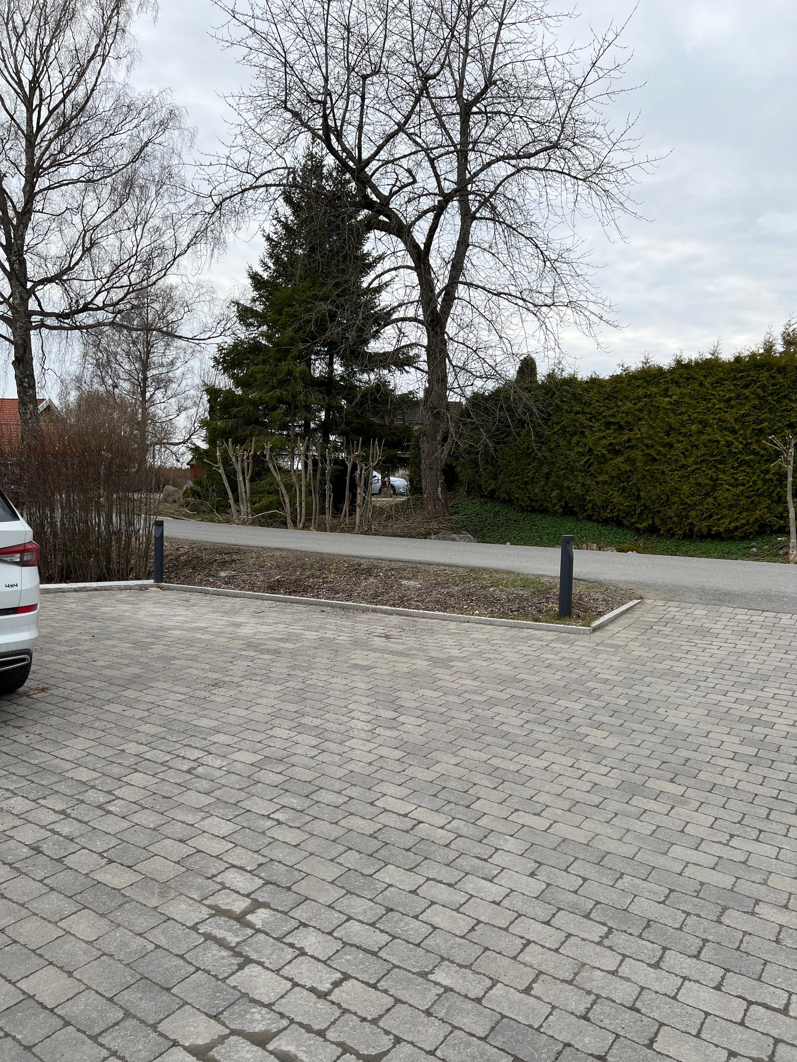 Parkeringsplass tilhørende leilgheten. Elbillader kan bli tilbudt montert etter avtale. Galleribilde