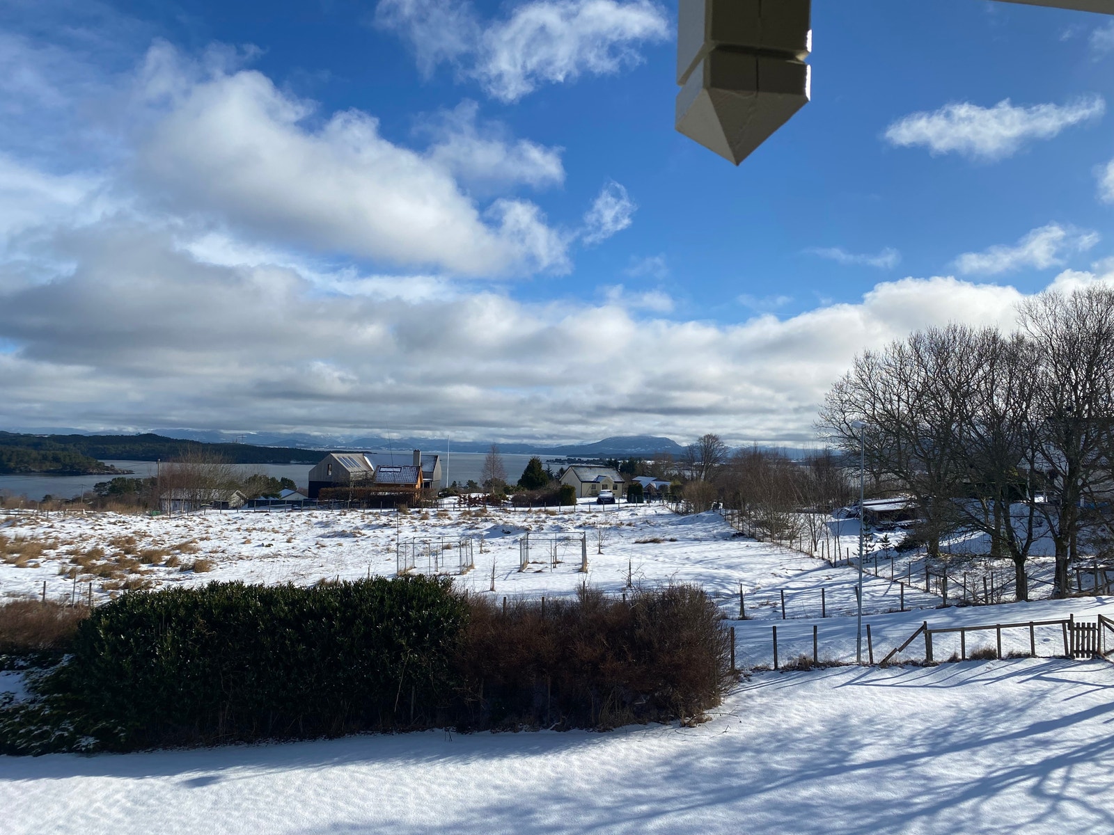 Utsikt frå loftsstove Galleribilde