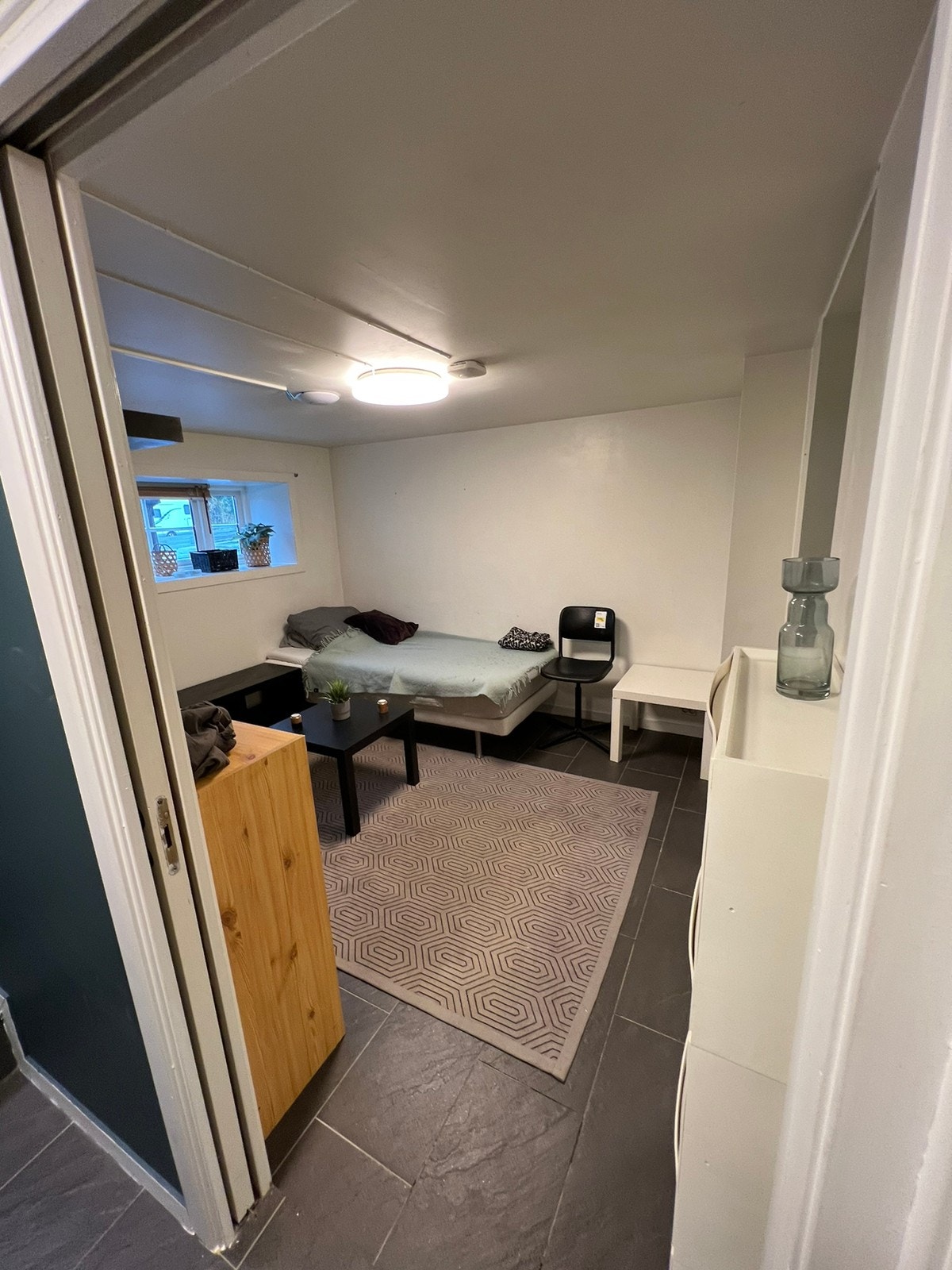 Oppholdsrom sett fra entre Galleribilde