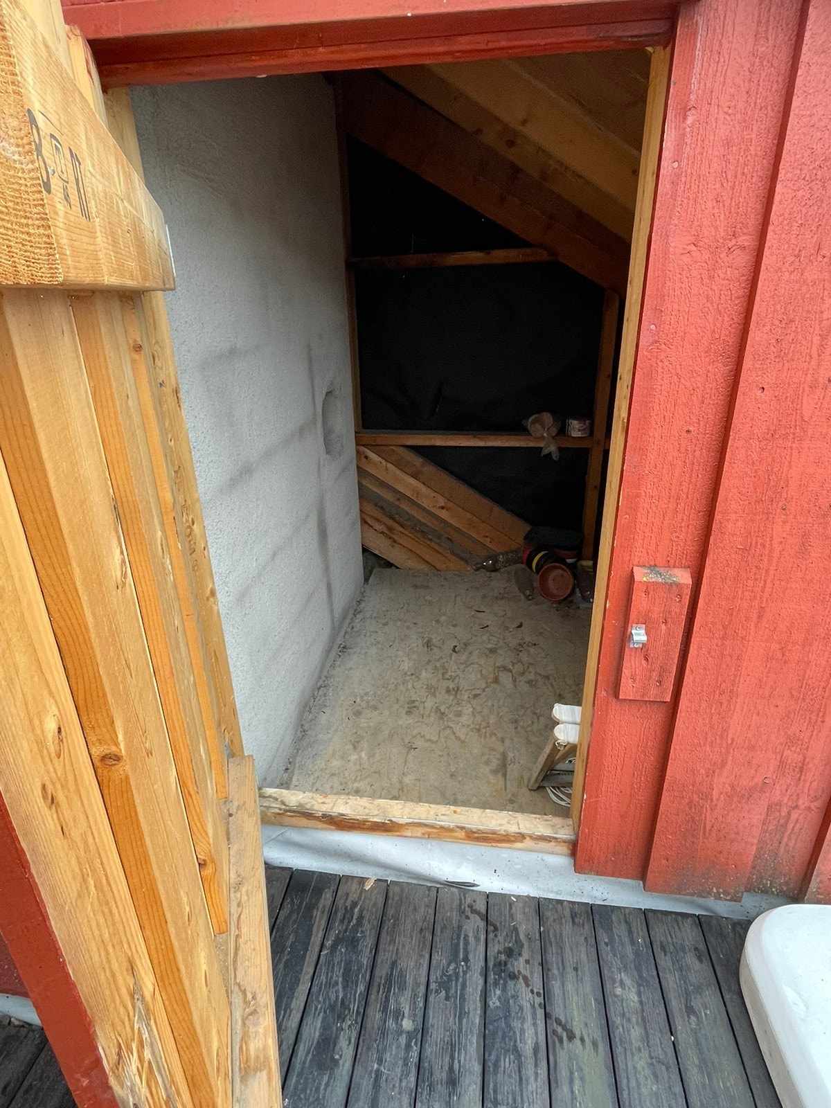 Utvendig bod til lagring av utemøbler Galleribilde