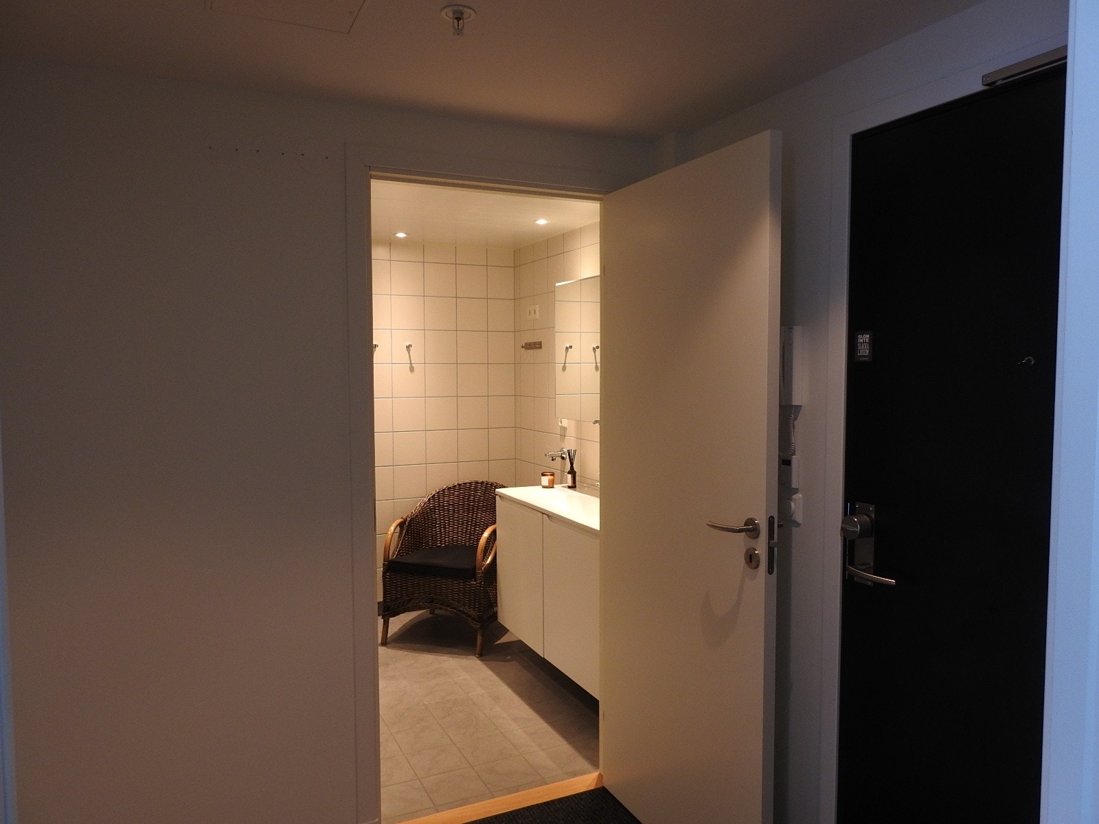 Gang,med inngang til bad Galleribilde