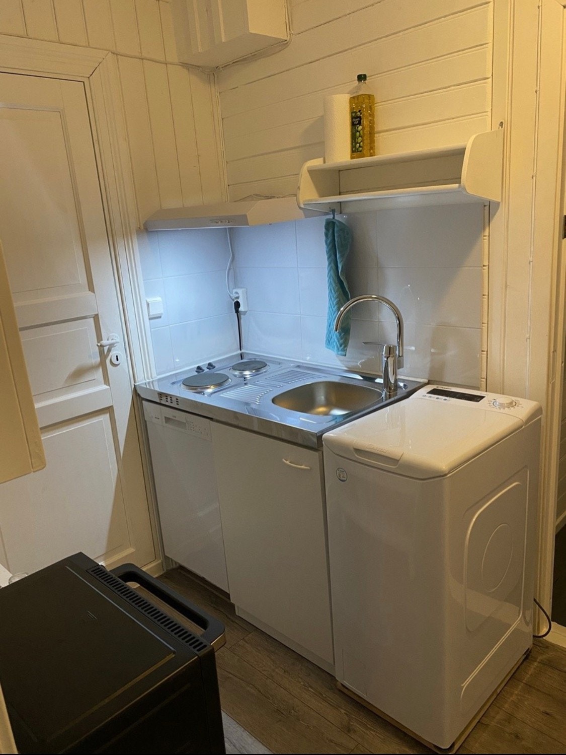 Oppvaske maskin, komfyr, kjøkkenvifte, vaskemaskin Galleribilde