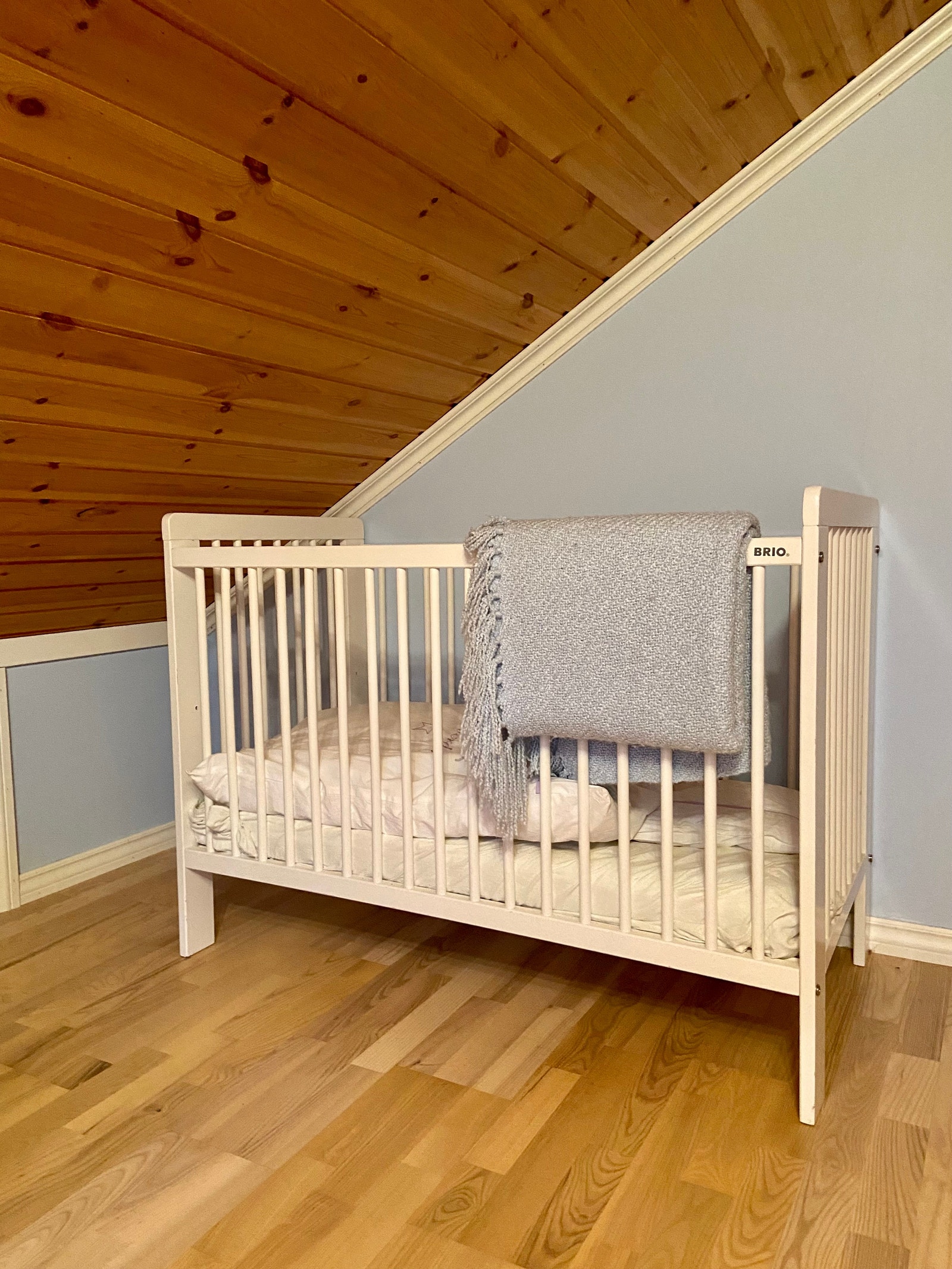 Barneseng på hemsen Galleribilde