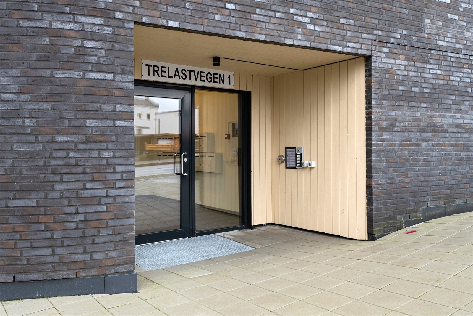 Inngangsparti for blokken Galleribilde