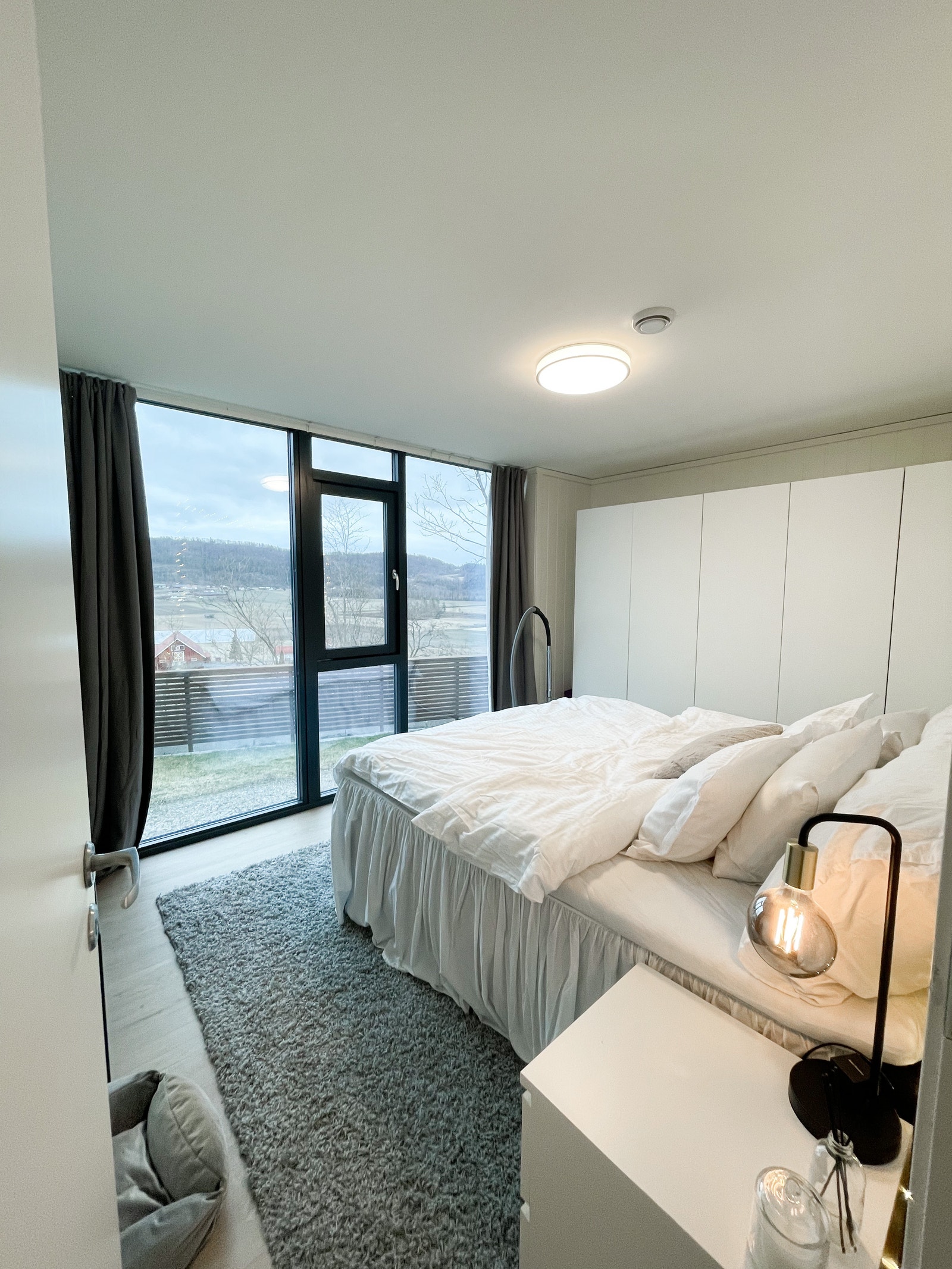 Soverom, med garderobe Galleribilde