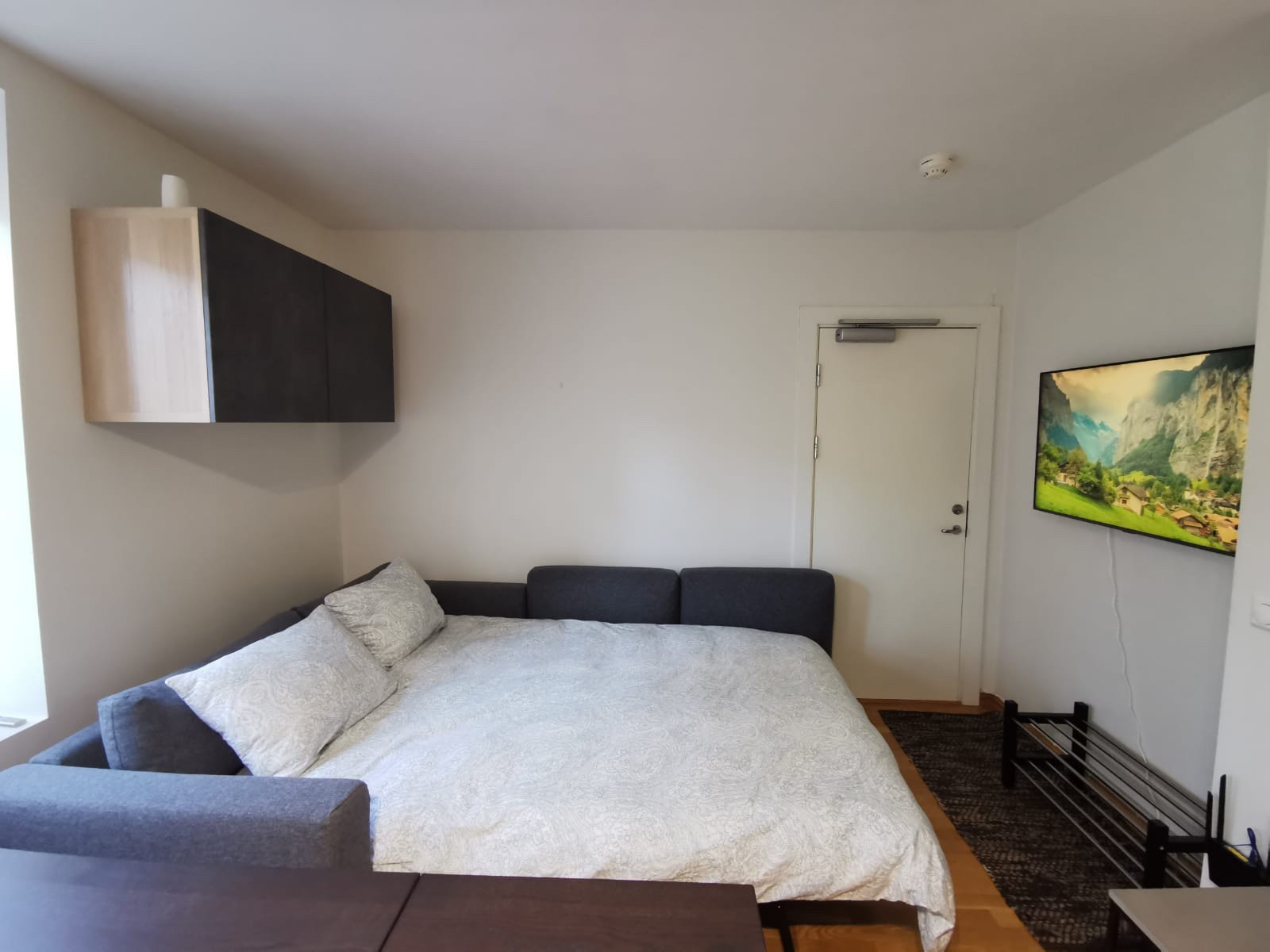 Enkel uttrekkbar seng fra IKEA gjør det lett å bruke sofa til begge formål. Galleribilde