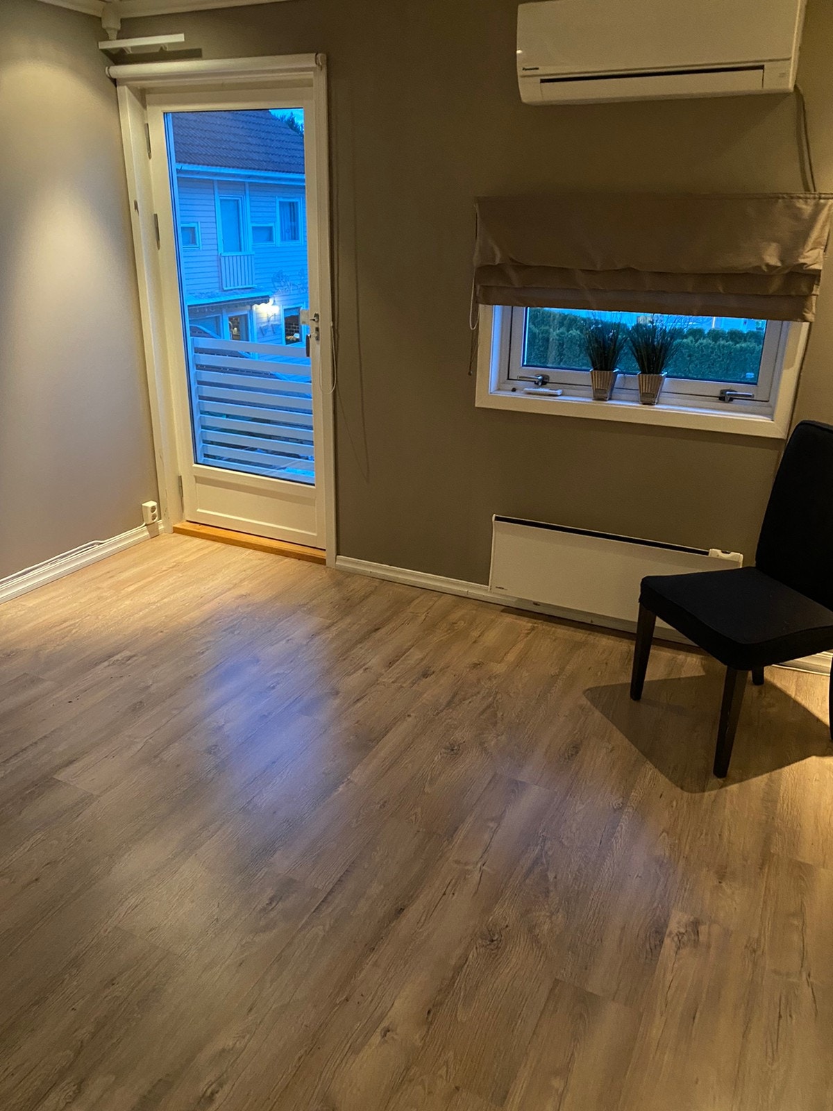 2.etg: Soverom nr 2 m/balkongdør Galleribilde