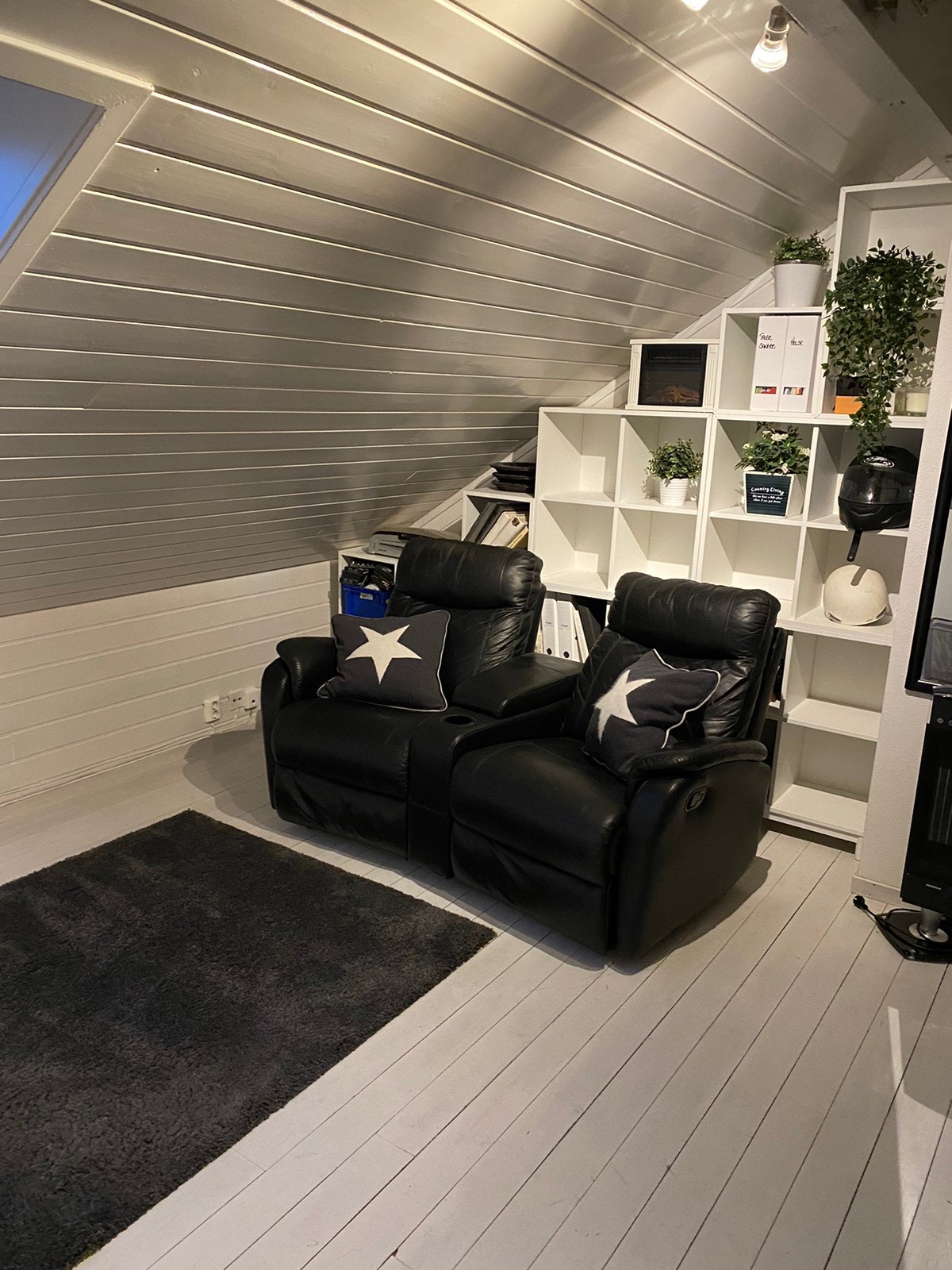 3 etg: soverom nr 3, med god plass til dobbeltseng i tillegg til lekerom eller kontordel. Galleribilde