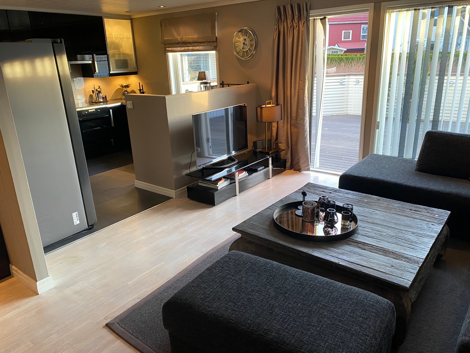 1. etg: TV-stue Galleribilde