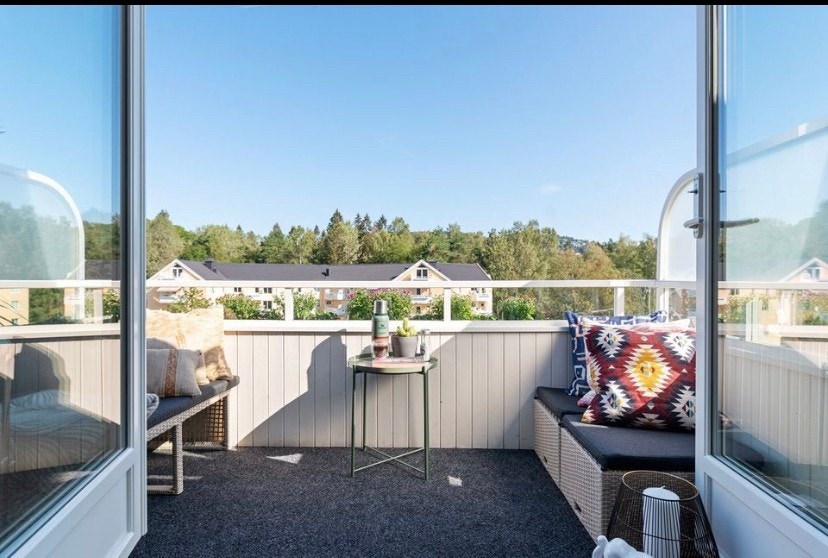 Nydelig utsikt mot Holmenkollen og et rolig sameie Galleribilde