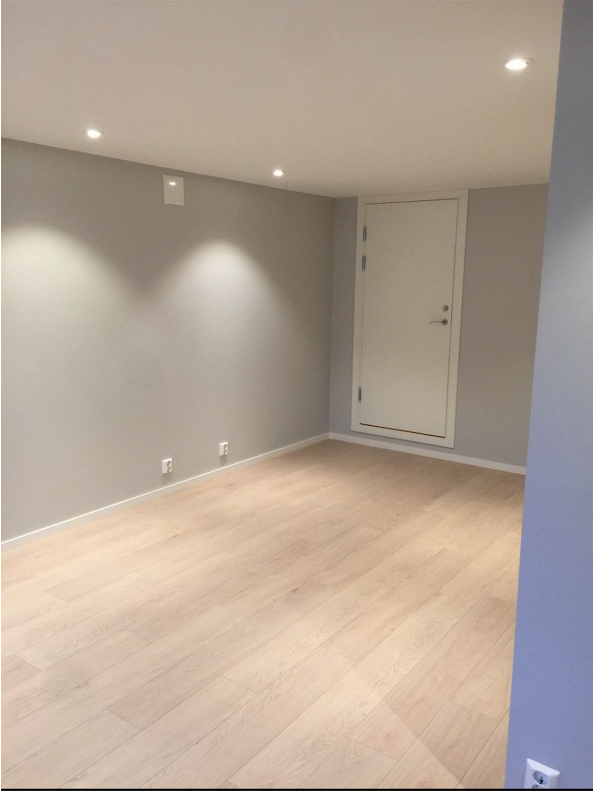 Her er det god plass til 120cm bred seng og en romdeler feks. Galleribilde